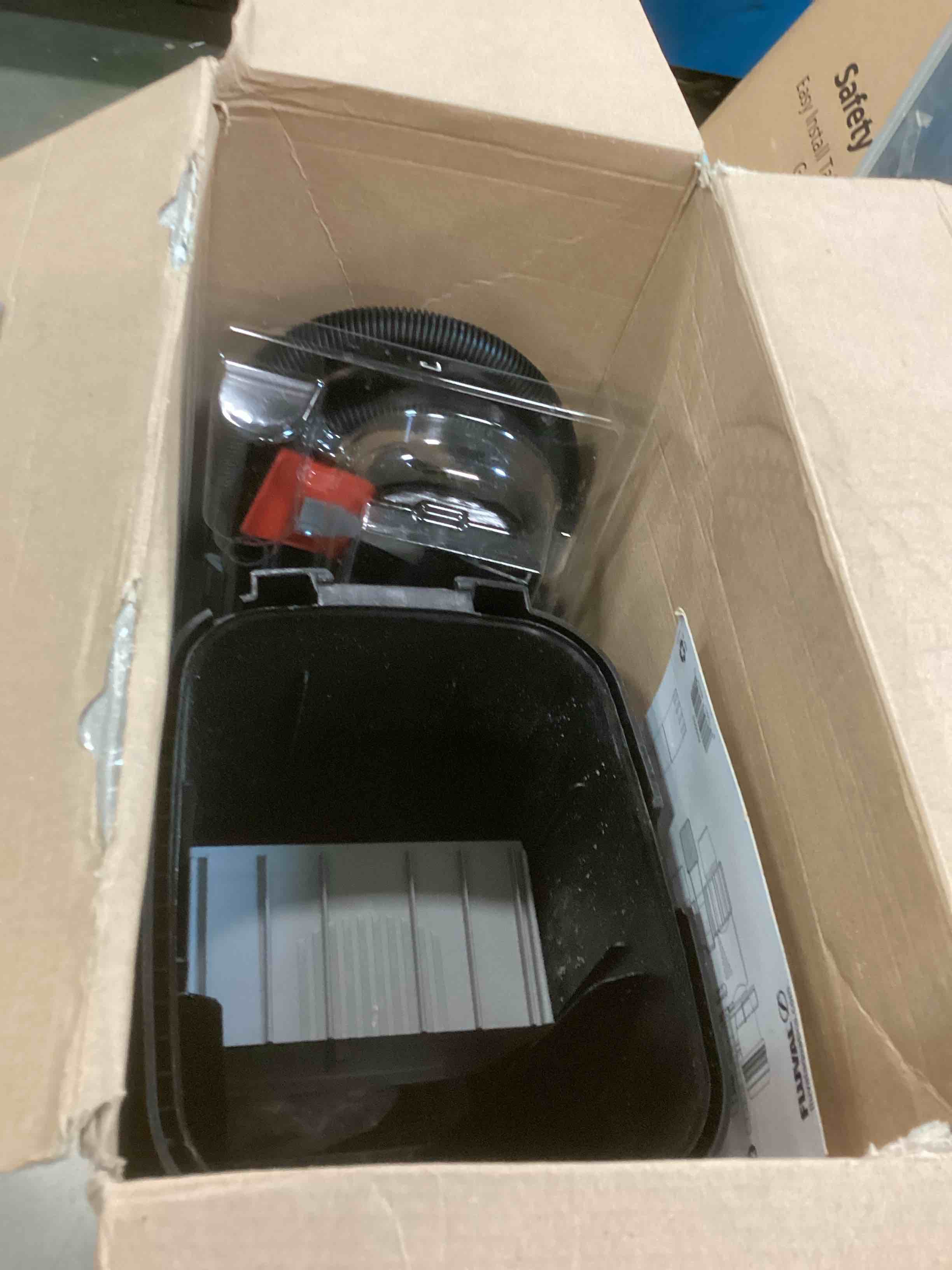https://s3.amazonaws.com/lotting-images-prod/bidfta/YEL5802424_1706376086178.jpeg