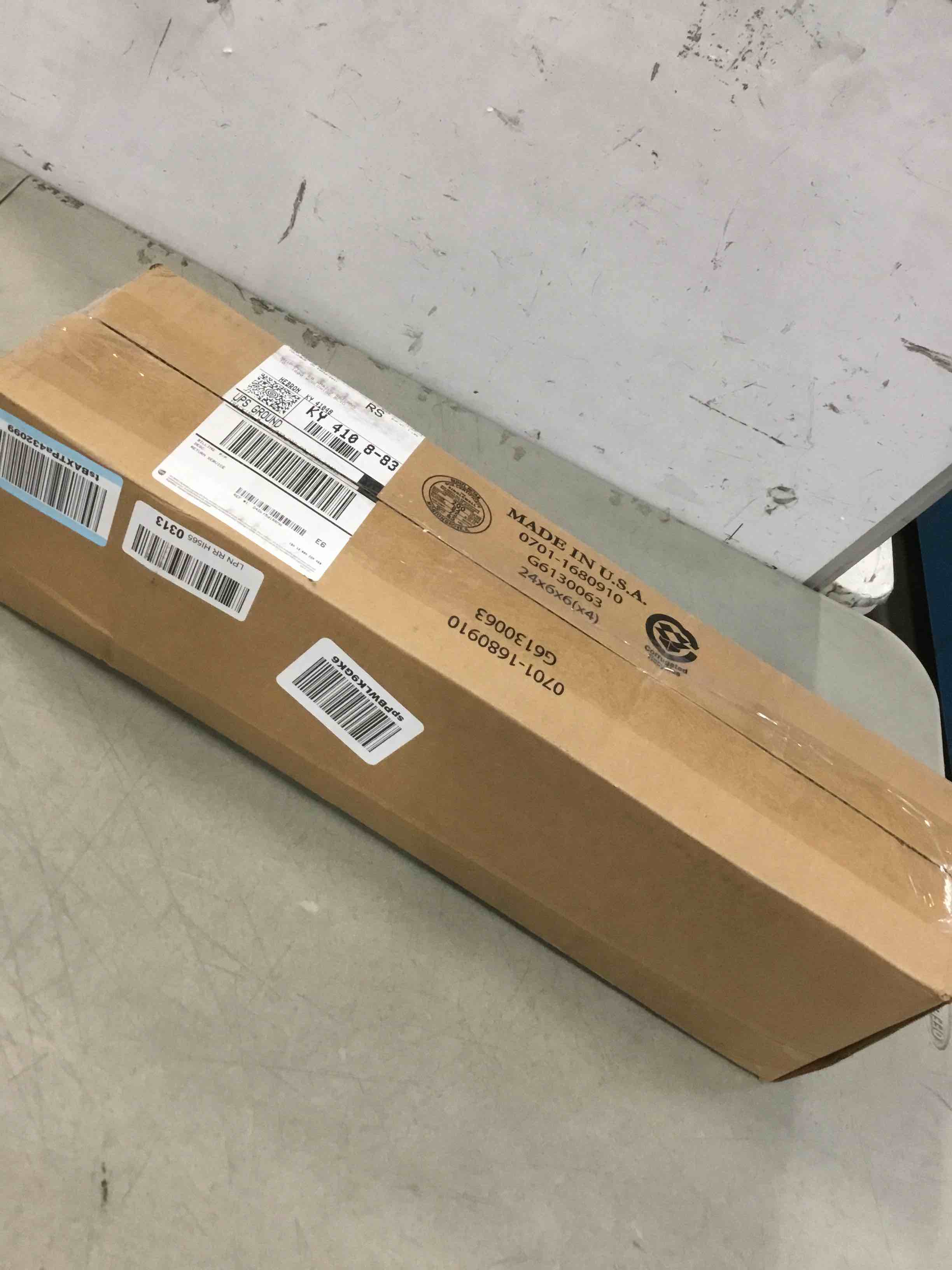 https://s3.amazonaws.com/lotting-images-prod/bidfta/YEL5805860_1705504812457.jpeg