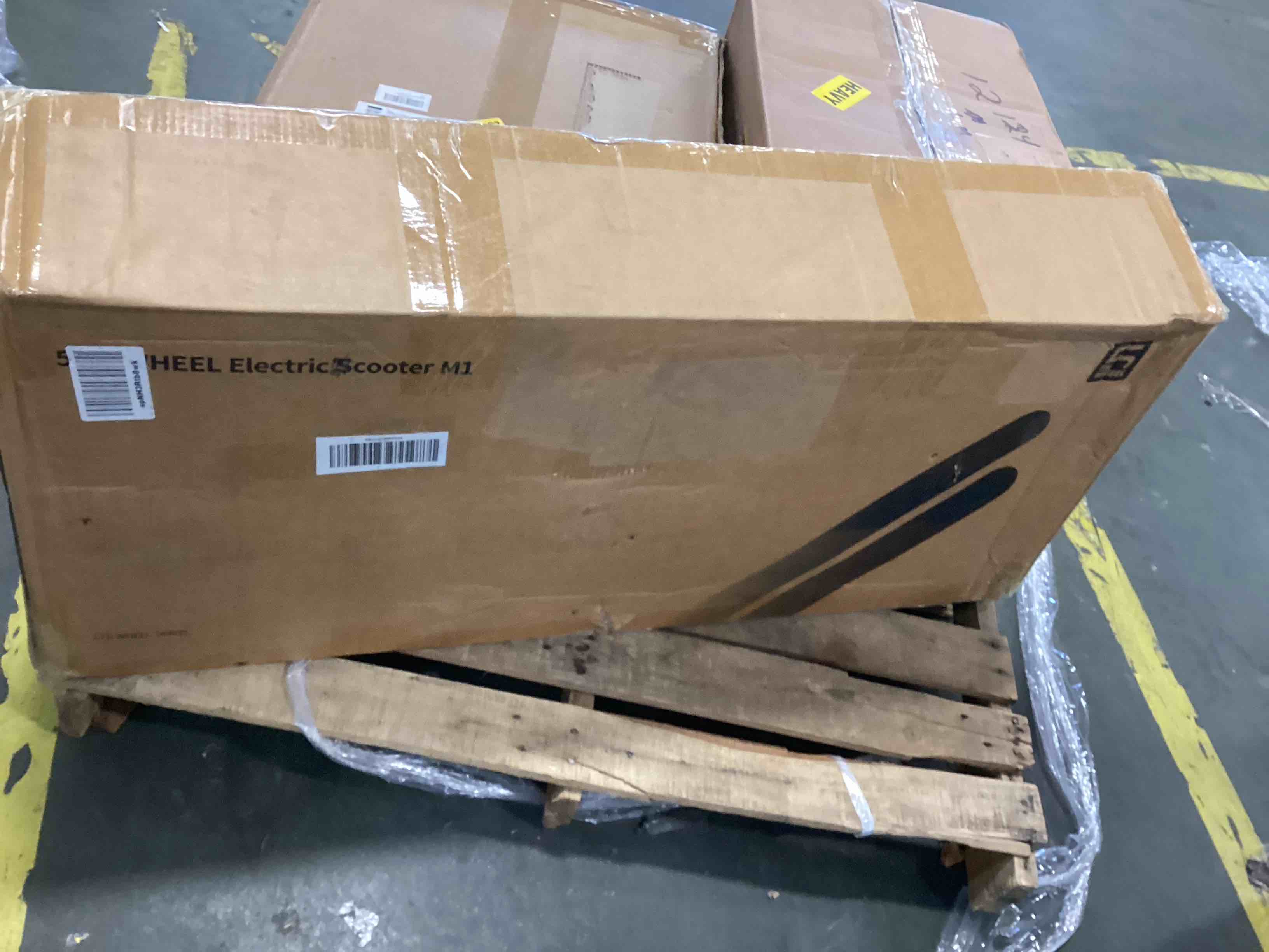 https://s3.amazonaws.com/lotting-images-prod/bidfta/YEL5813328_1705512504171.jpeg