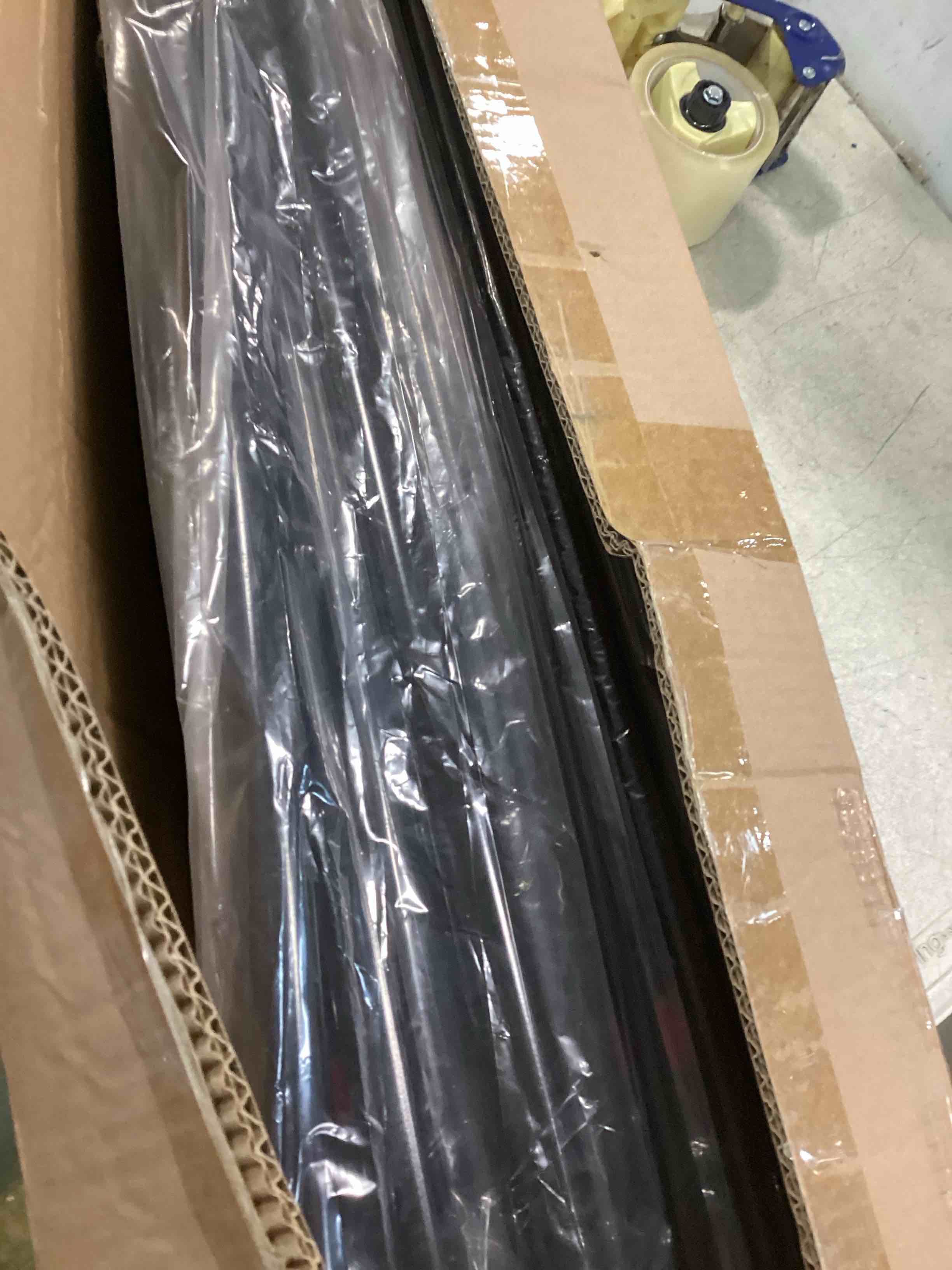 https://s3.amazonaws.com/lotting-images-prod/bidfta/YEL5813455_1705524169742.jpeg
