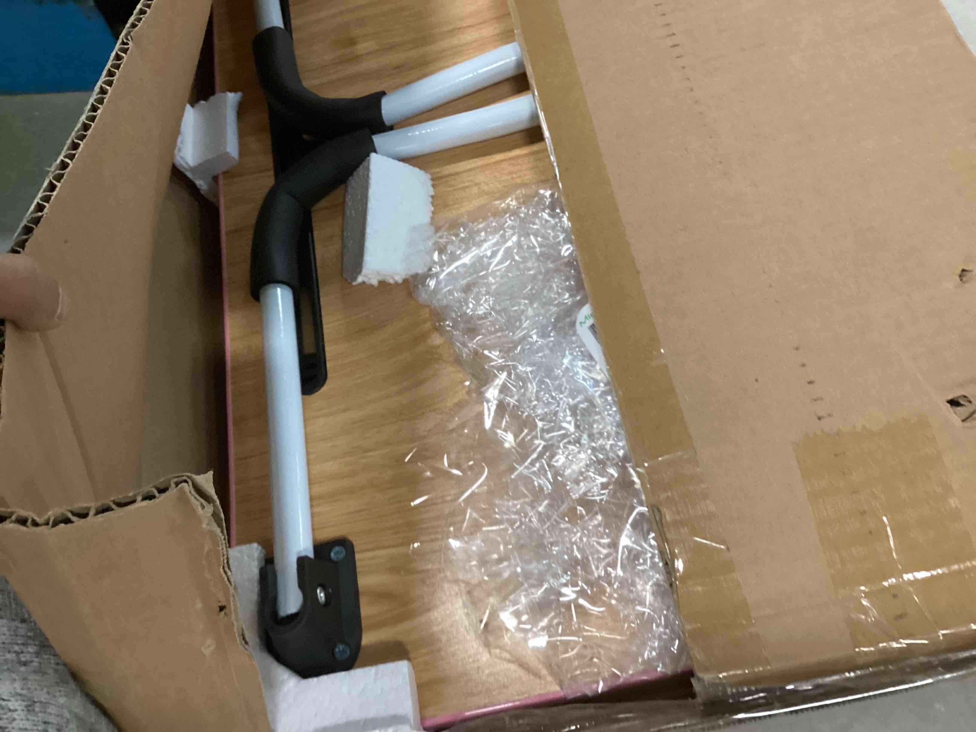 https://s3.amazonaws.com/lotting-images-prod/bidfta/YEL5813831_1705611495610.jpeg