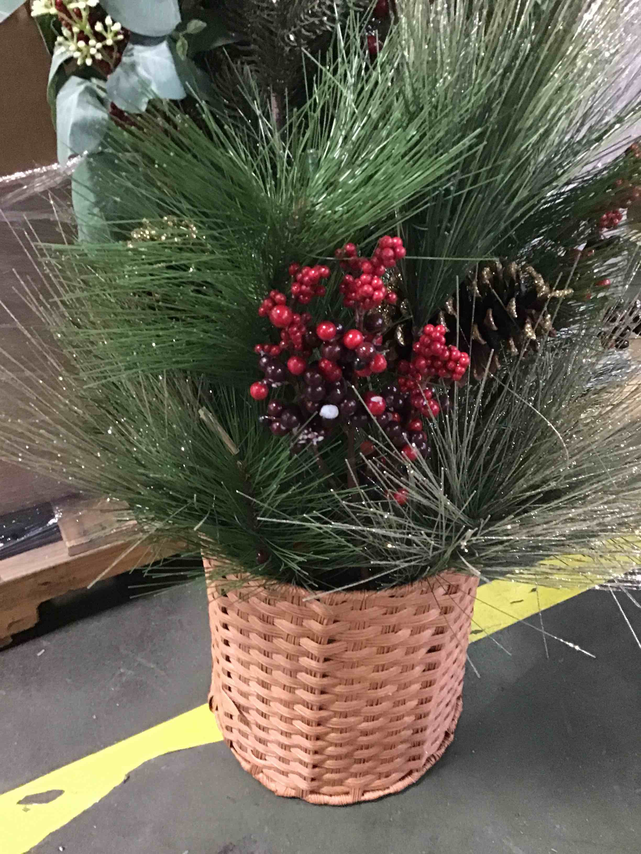 https://s3.amazonaws.com/lotting-images-prod/bidfta/YEL5814716_1705585606329.jpeg
