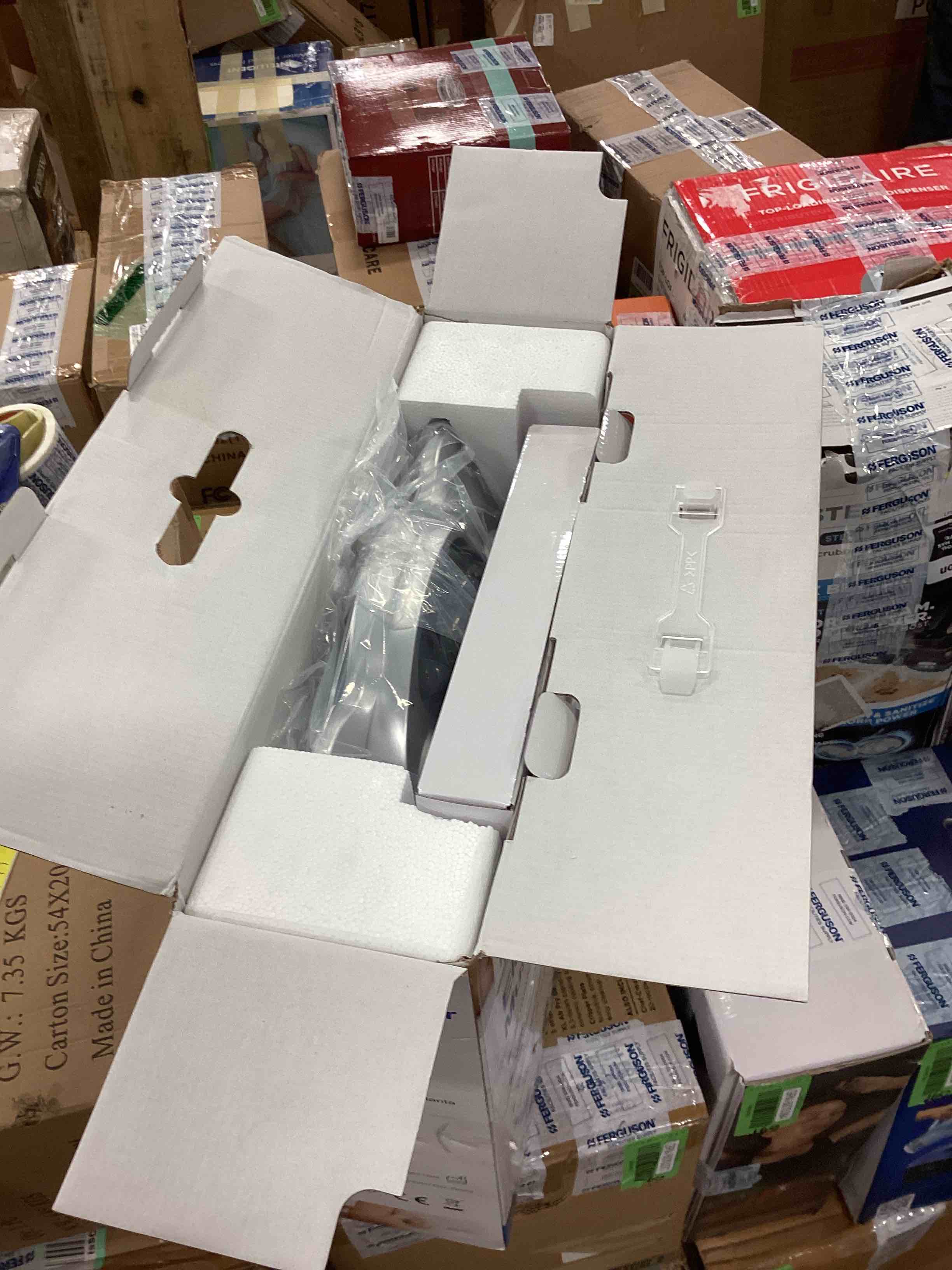 https://s3.amazonaws.com/lotting-images-prod/bidfta/YEL5820446_1707852586025.jpeg