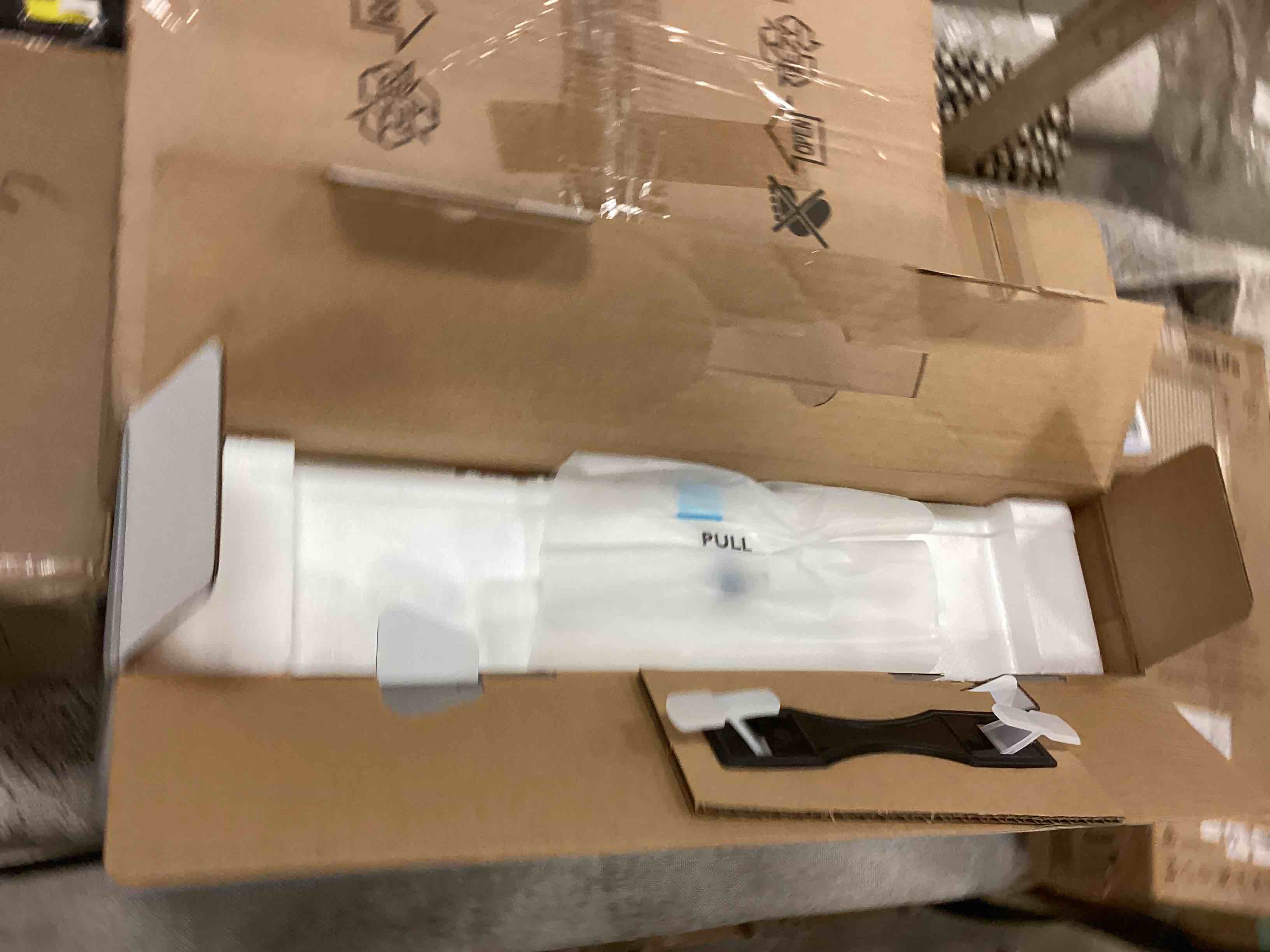 https://s3.amazonaws.com/lotting-images-prod/bidfta/YEL5820449_1707854158481.jpeg