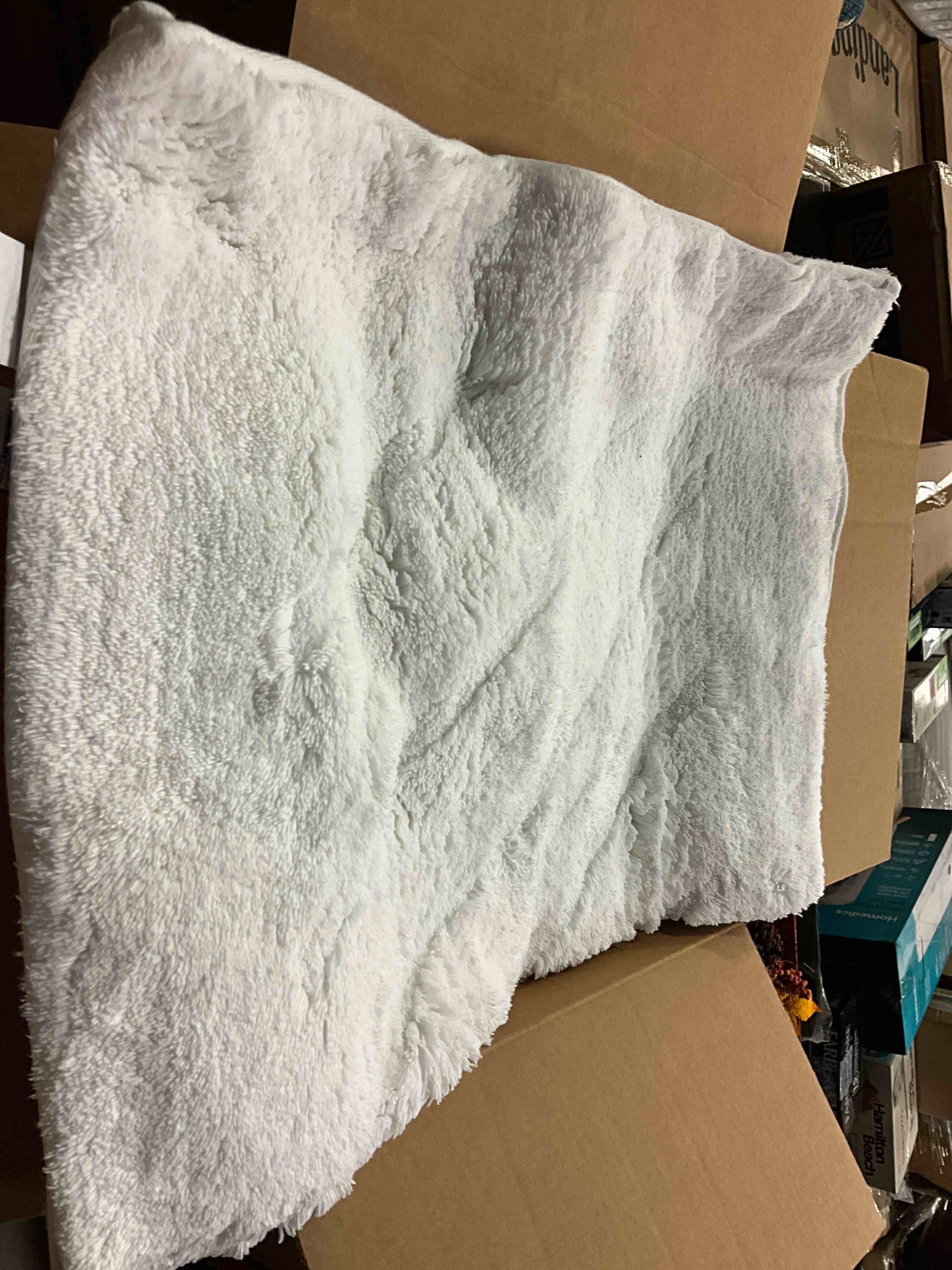 https://s3.amazonaws.com/lotting-images-prod/bidfta/YEL5820962_1710351855862.jpeg