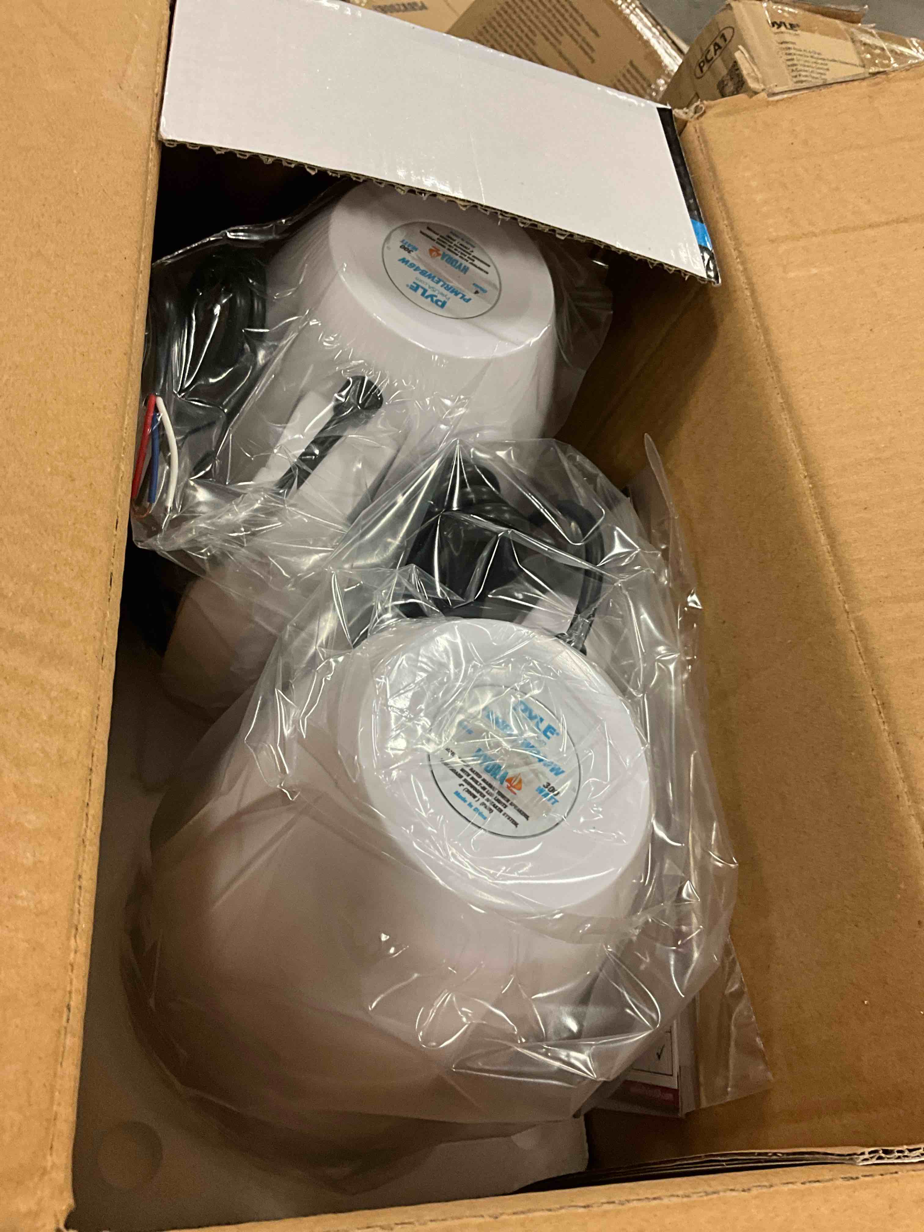 https://s3.amazonaws.com/lotting-images-prod/bidfta/YEL5820999_1710361497805.jpeg