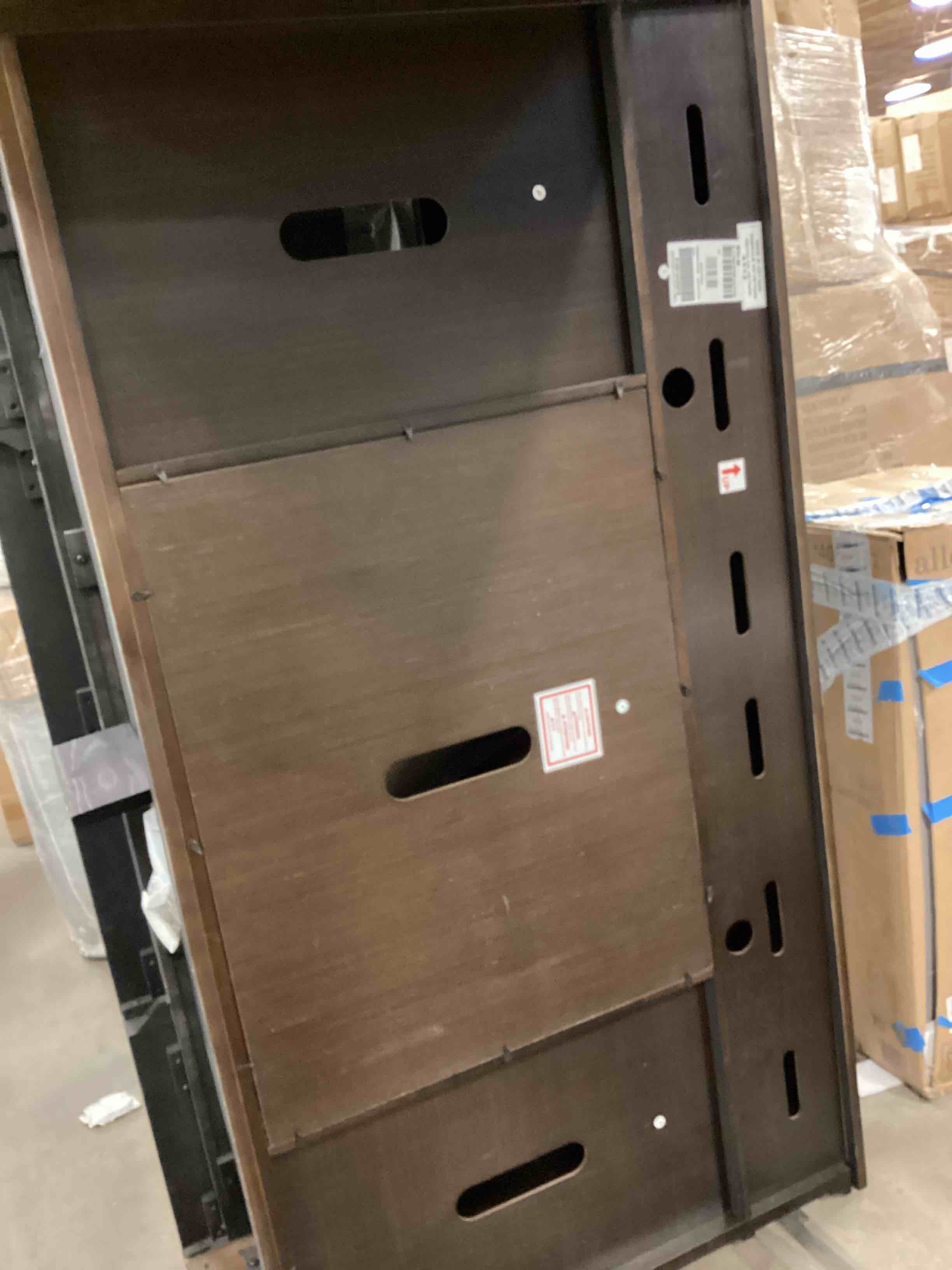 https://s3.amazonaws.com/lotting-images-prod/bidfta/YEL5821110_1710445105944.jpeg