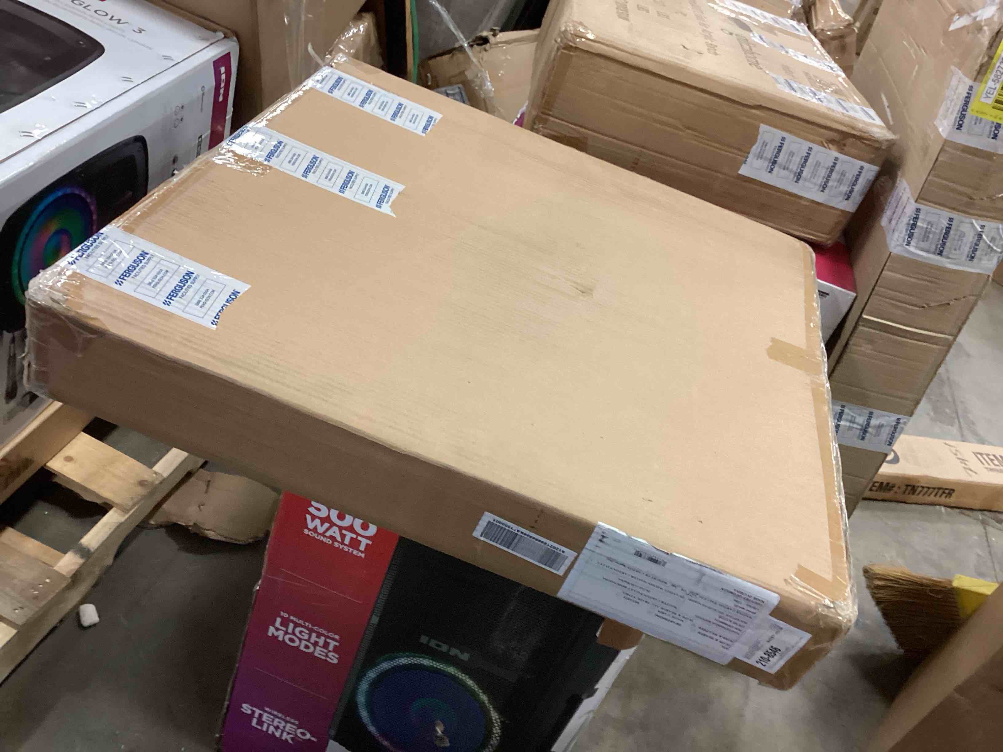 https://s3.amazonaws.com/lotting-images-prod/bidfta/YEL5827383_1708630587130.jpeg