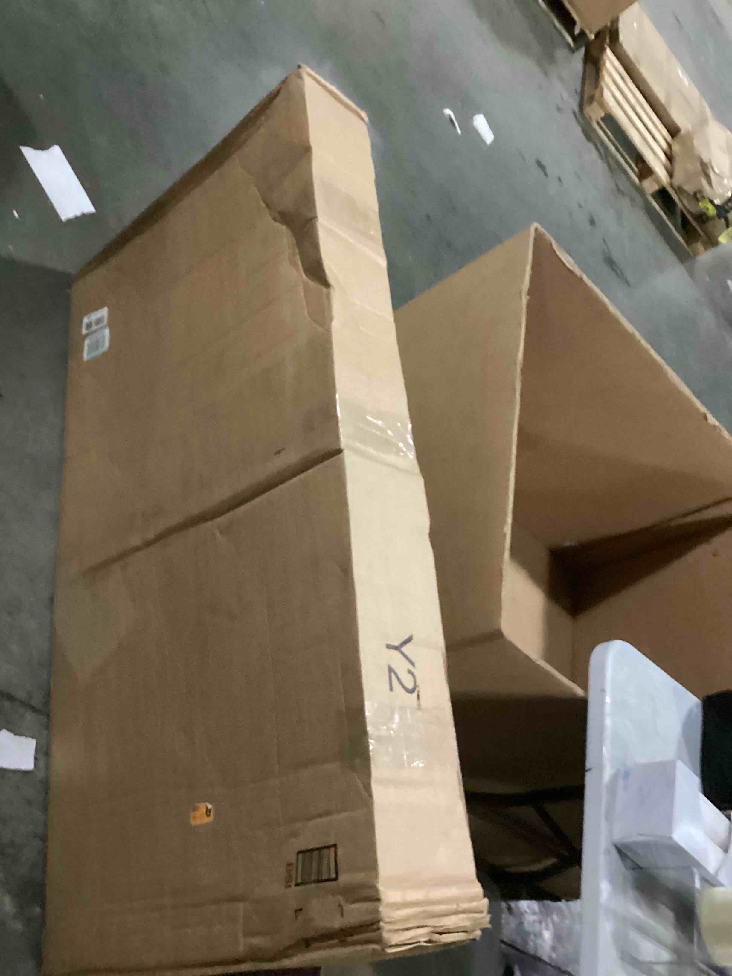 https://s3.amazonaws.com/lotting-images-prod/bidfta/YEL5830900_1725561204006.jpeg