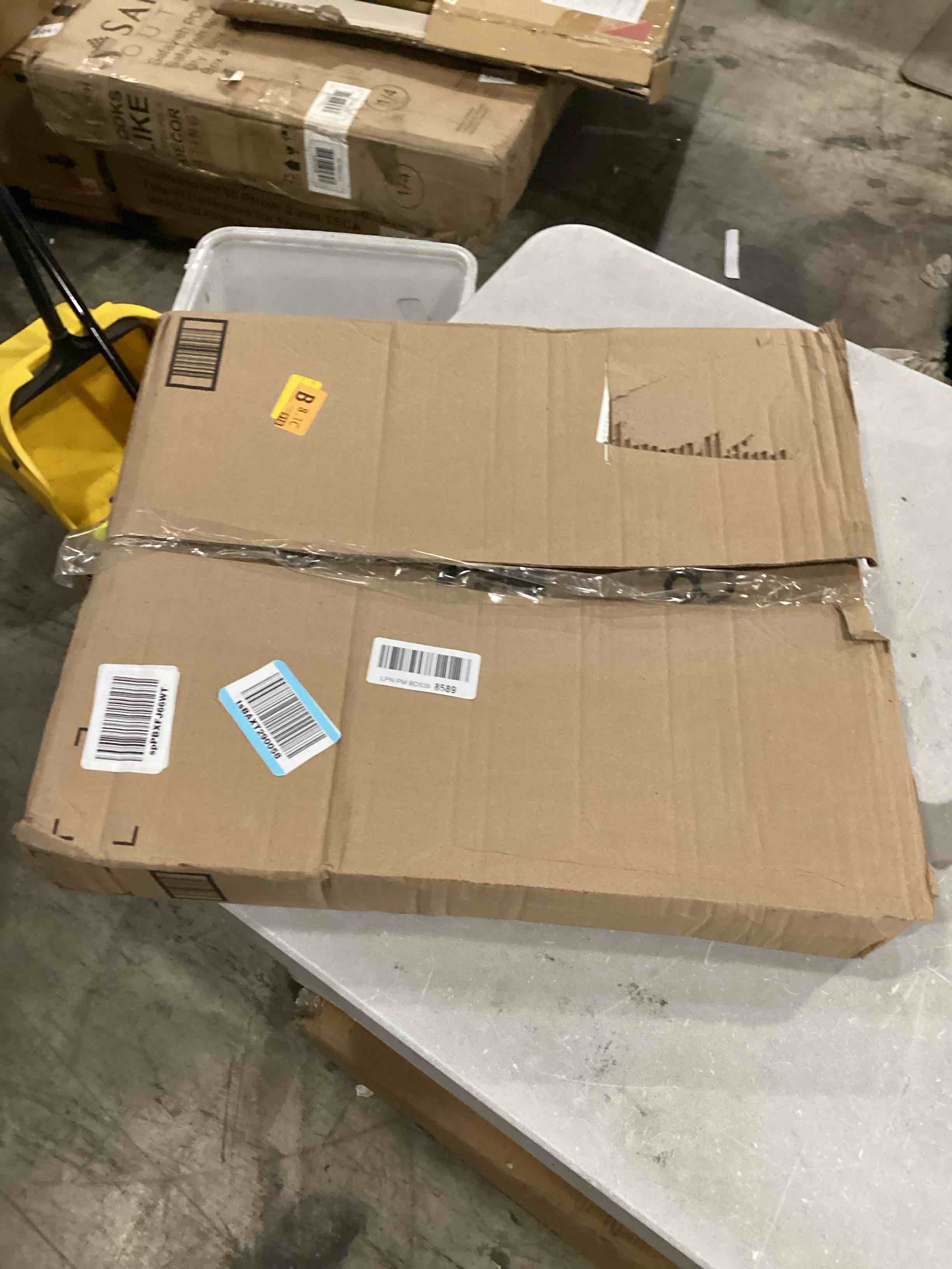 https://s3.amazonaws.com/lotting-images-prod/bidfta/YEL5835136_1726831247359.jpeg