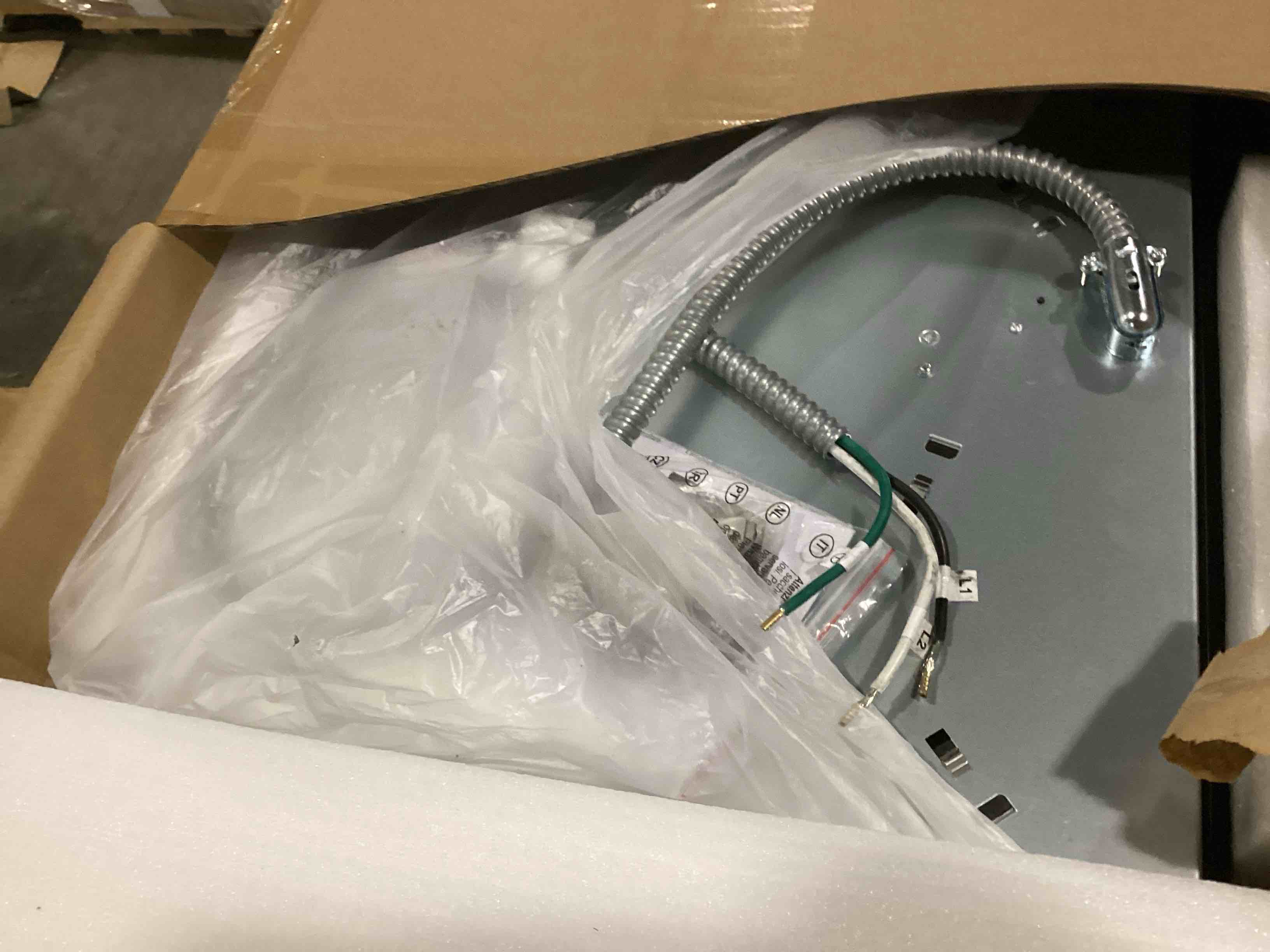 https://s3.amazonaws.com/lotting-images-prod/bidfta/YEL5836425_1723731694535.jpeg