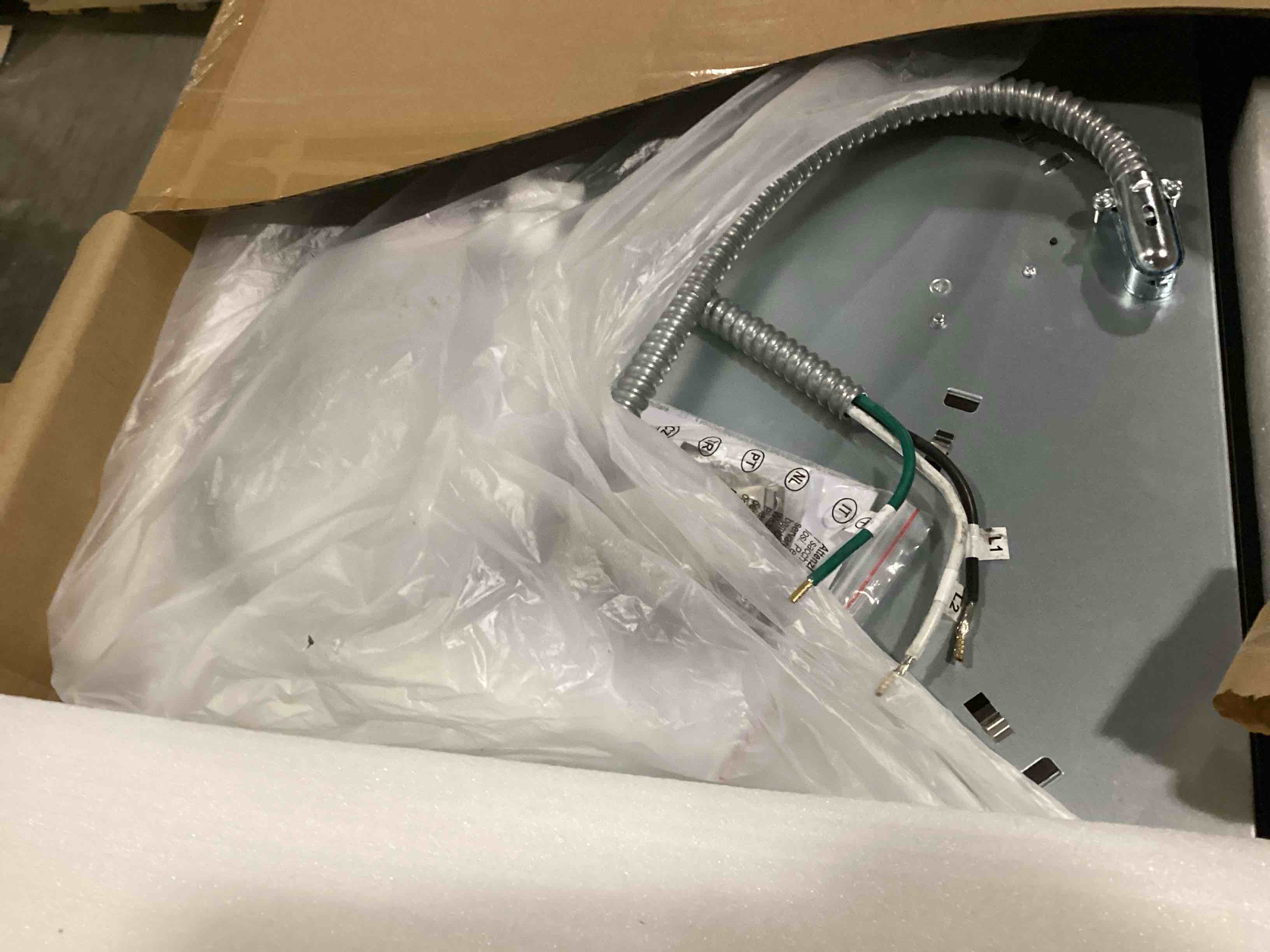 https://s3.amazonaws.com/lotting-images-prod/bidfta/YEL5836425_1723731696670.jpeg