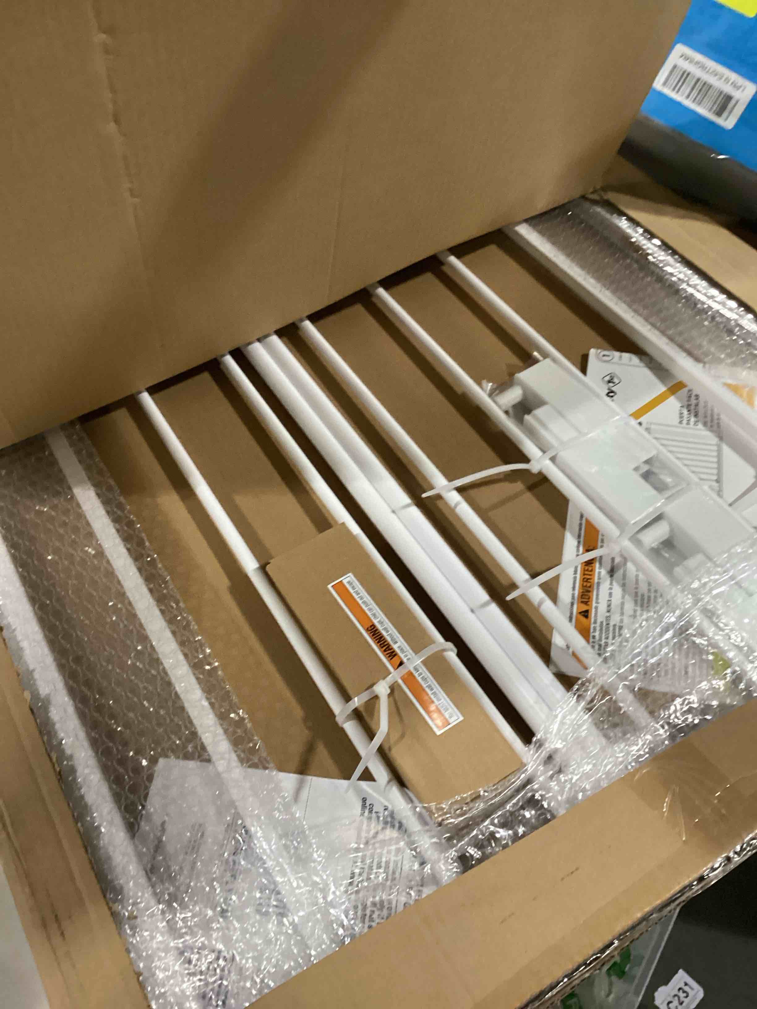 https://s3.amazonaws.com/lotting-images-prod/bidfta/YEL5838026_1723030541974.jpeg