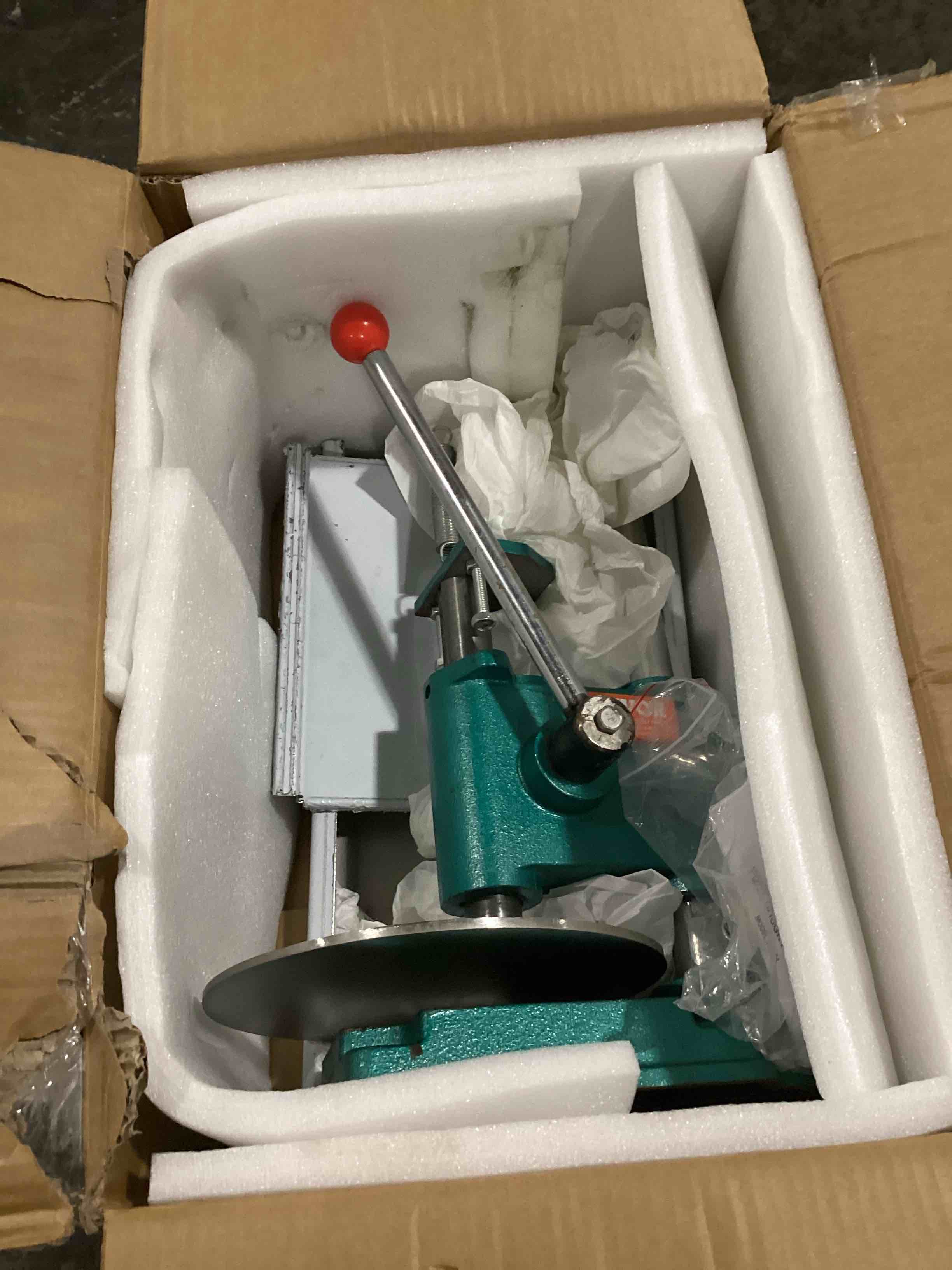 https://s3.amazonaws.com/lotting-images-prod/bidfta/YEL5839792_1725562534645.jpeg