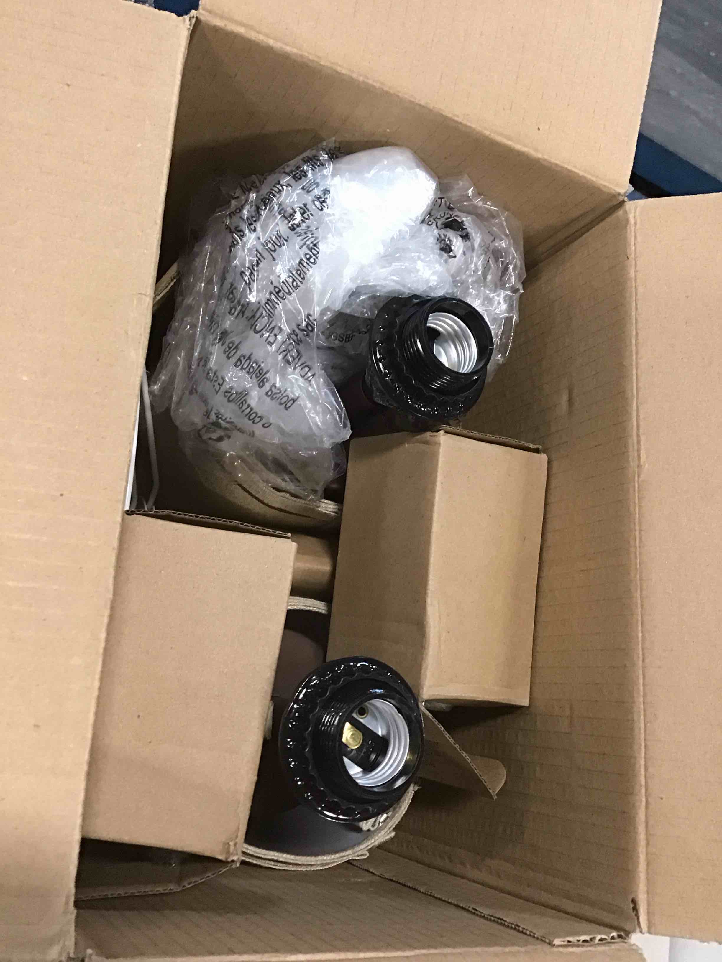 https://s3.amazonaws.com/lotting-images-prod/bidfta/YEL5840955_1703856419954.jpeg