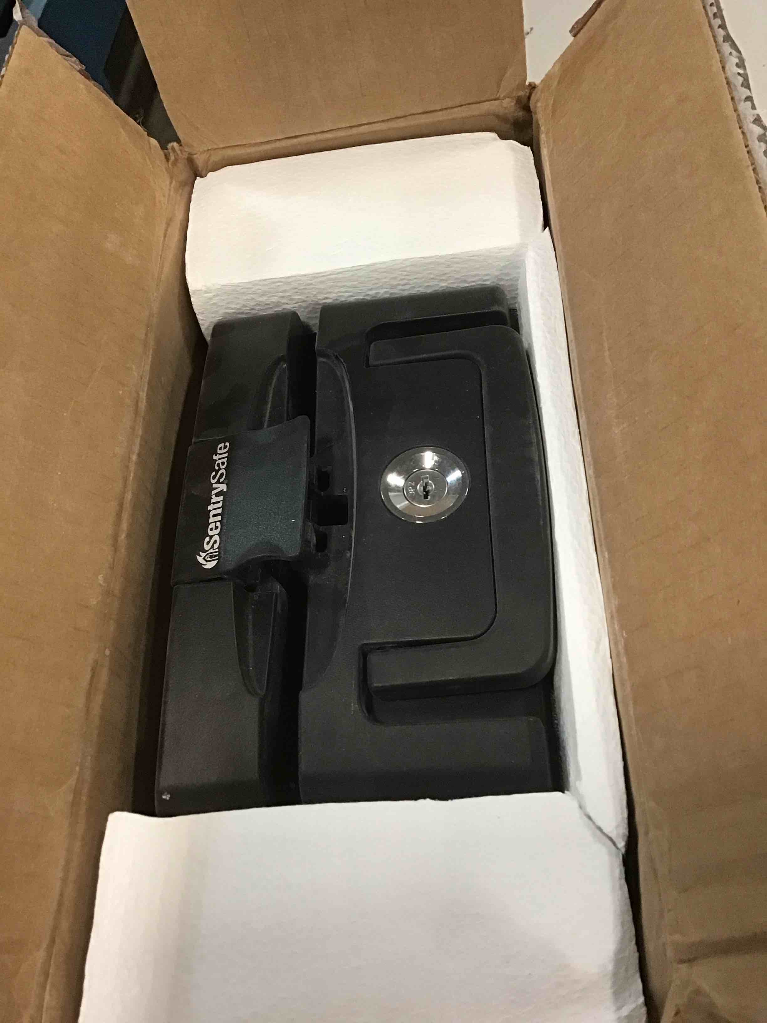 https://s3.amazonaws.com/lotting-images-prod/bidfta/YEL5841108_1703878273392.jpeg