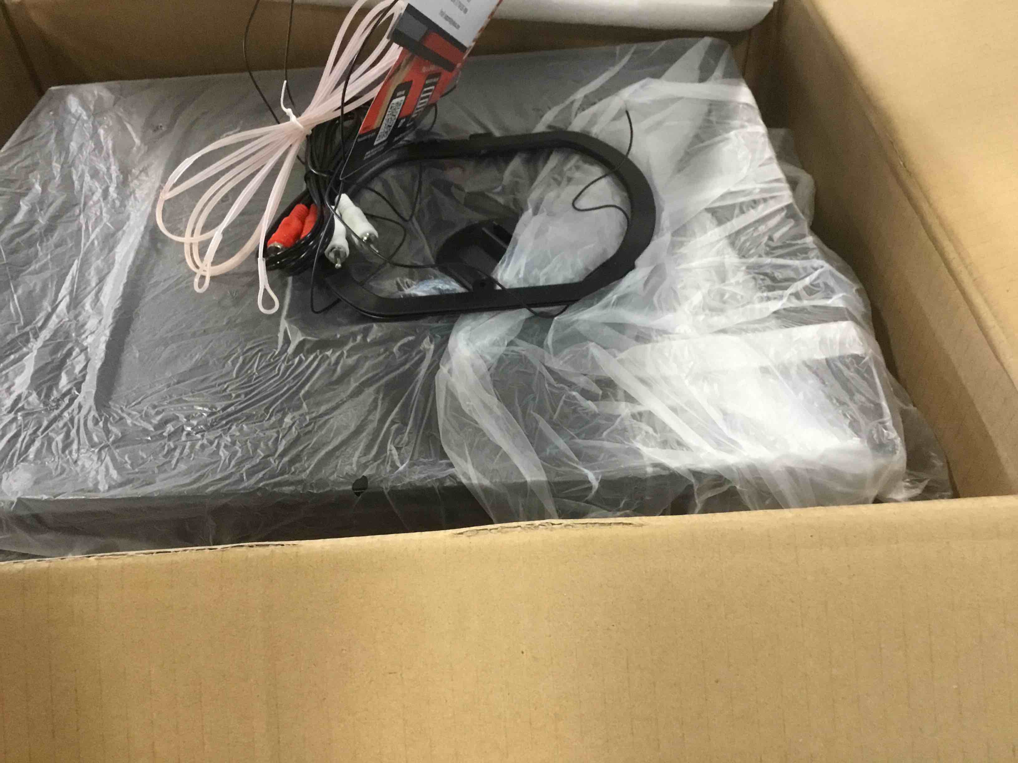 https://s3.amazonaws.com/lotting-images-prod/bidfta/YEL5843640_1704480224106.jpeg