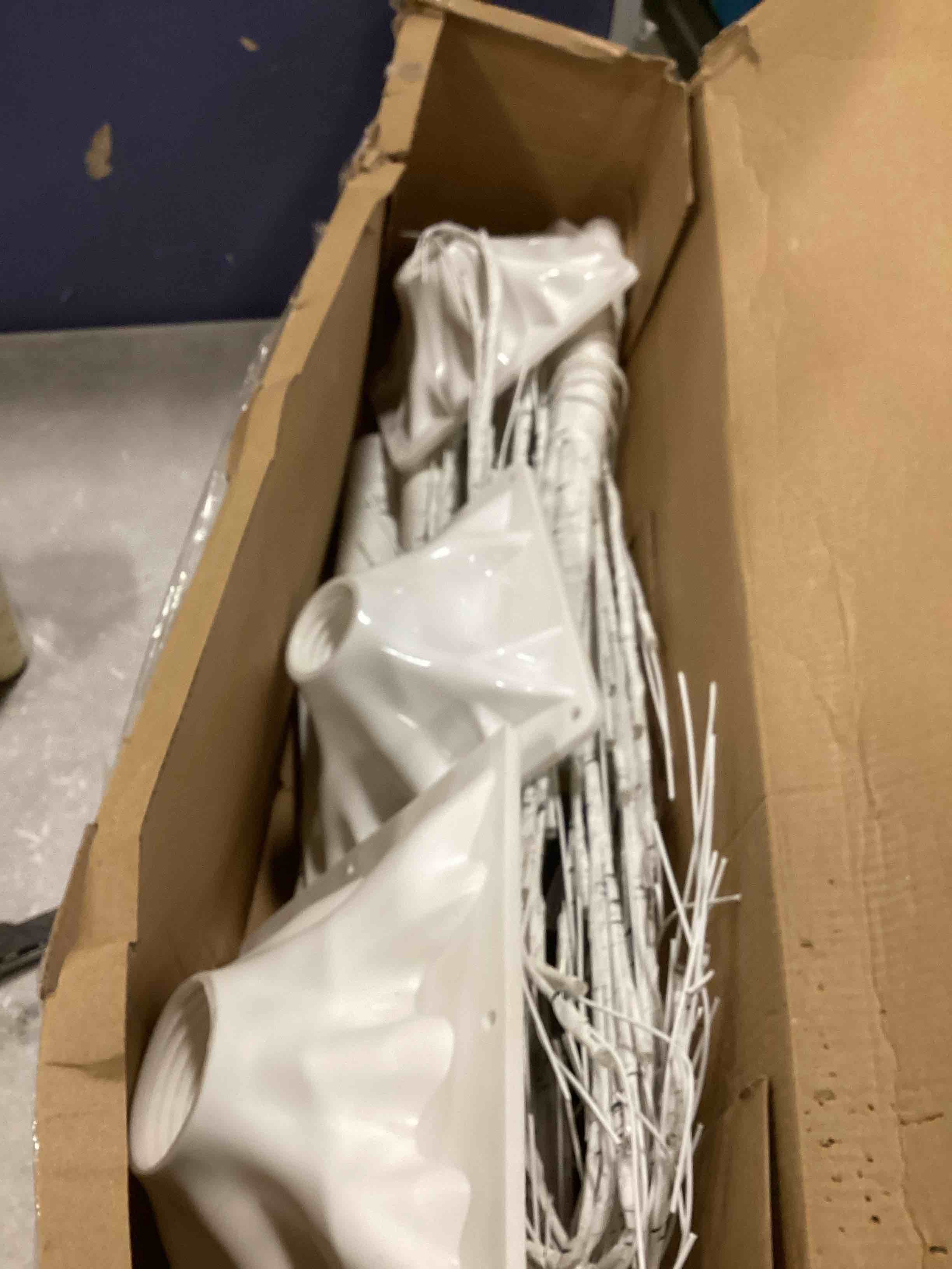 https://s3.amazonaws.com/lotting-images-prod/bidfta/YEL5850669_1704198661115.jpeg