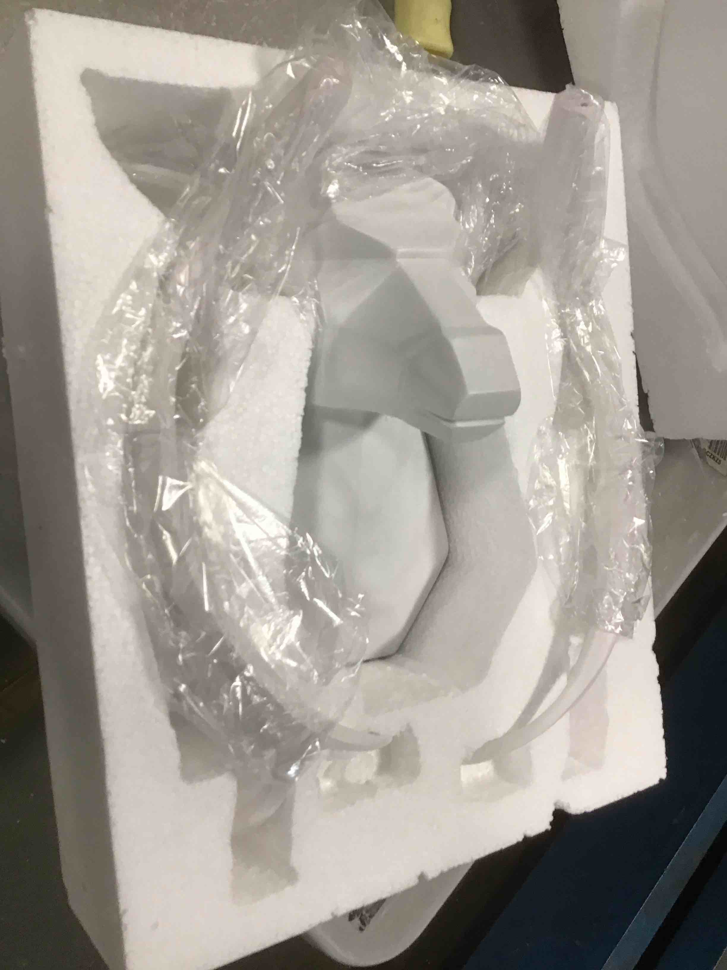 https://s3.amazonaws.com/lotting-images-prod/bidfta/YEL5851896_1704814709679.jpeg