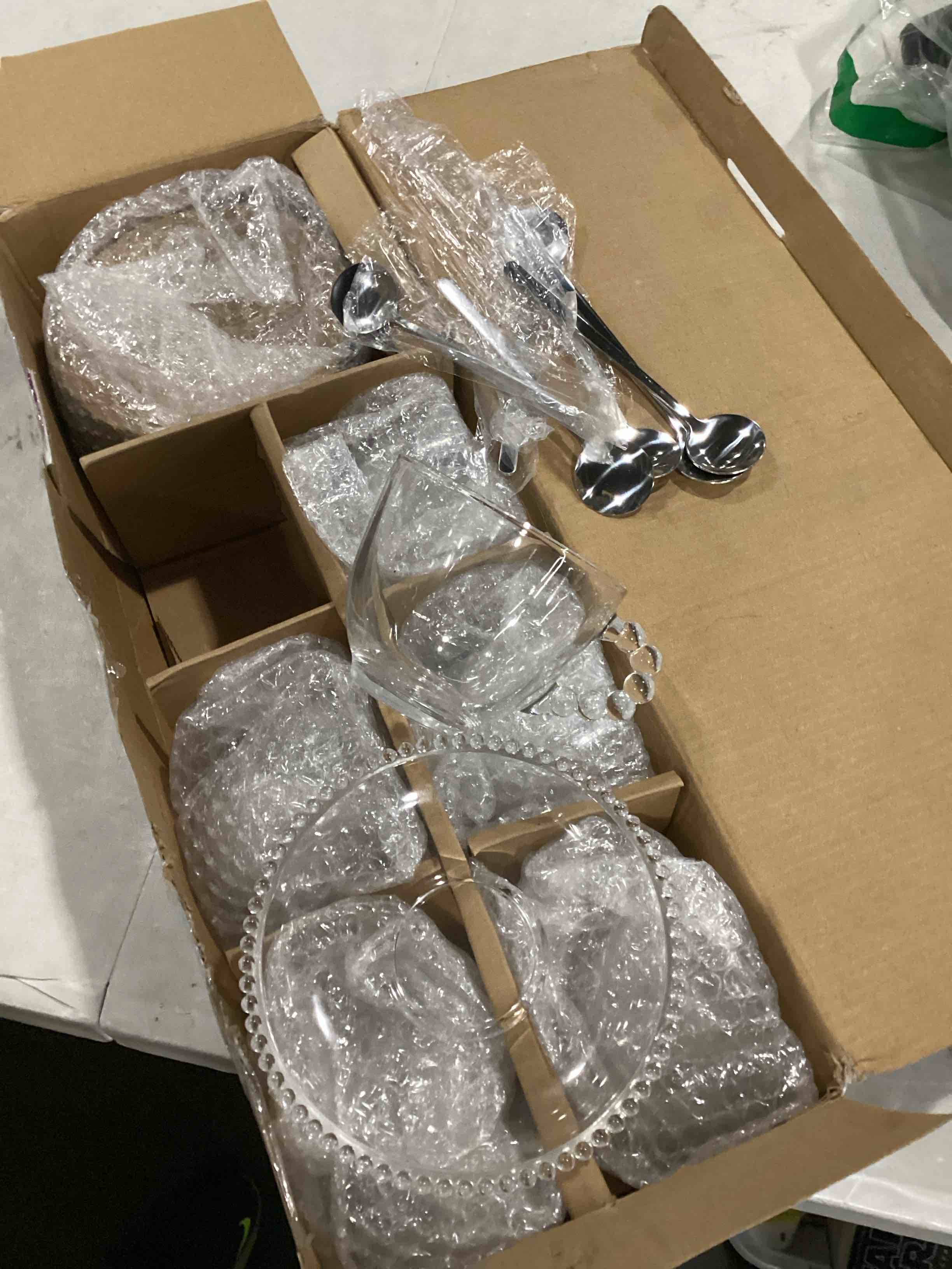 https://s3.amazonaws.com/lotting-images-prod/bidfta/YEL5852352_1725978450397.jpeg