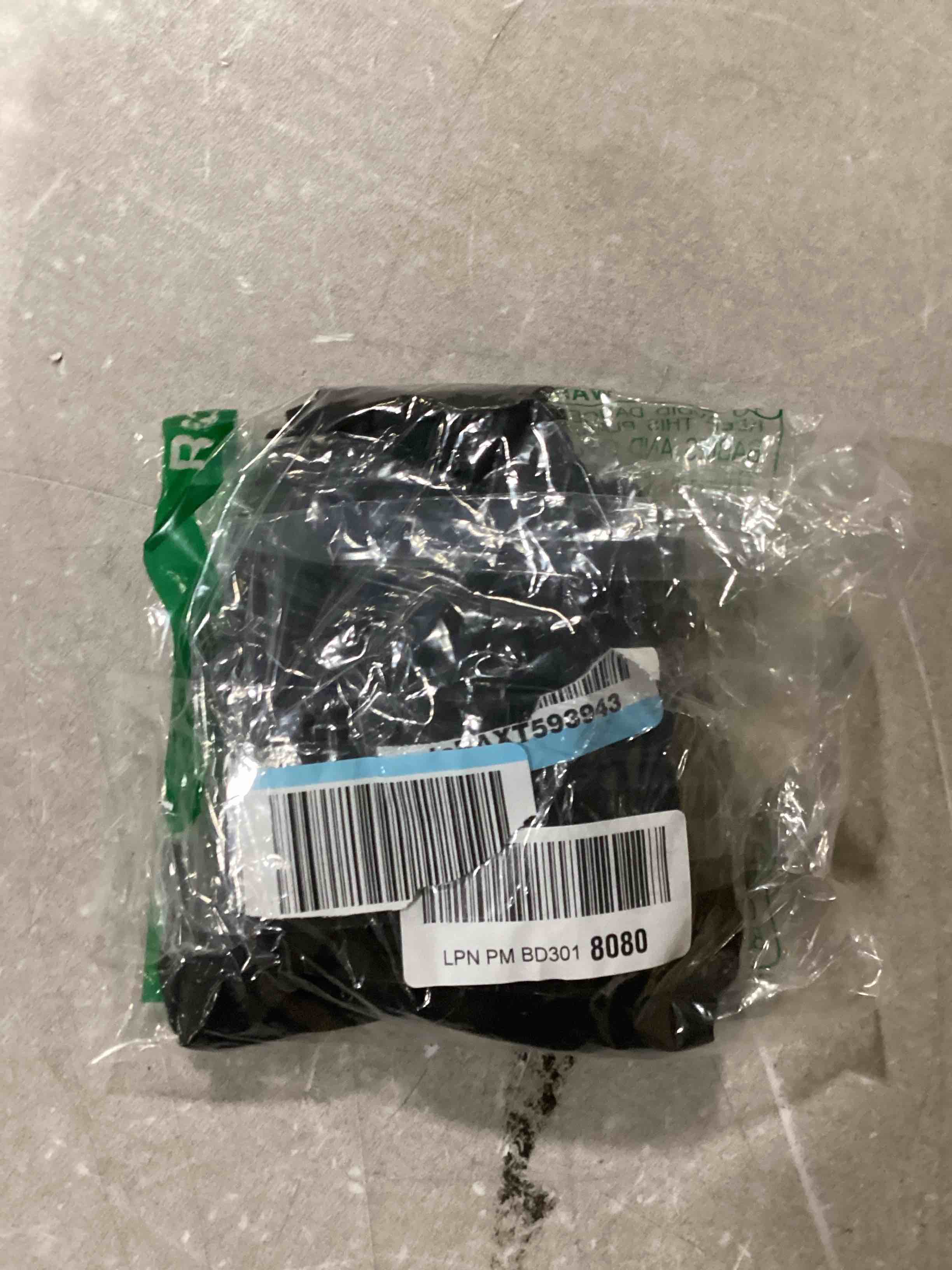 https://s3.amazonaws.com/lotting-images-prod/bidfta/YEL5853120_1726500828290.jpeg