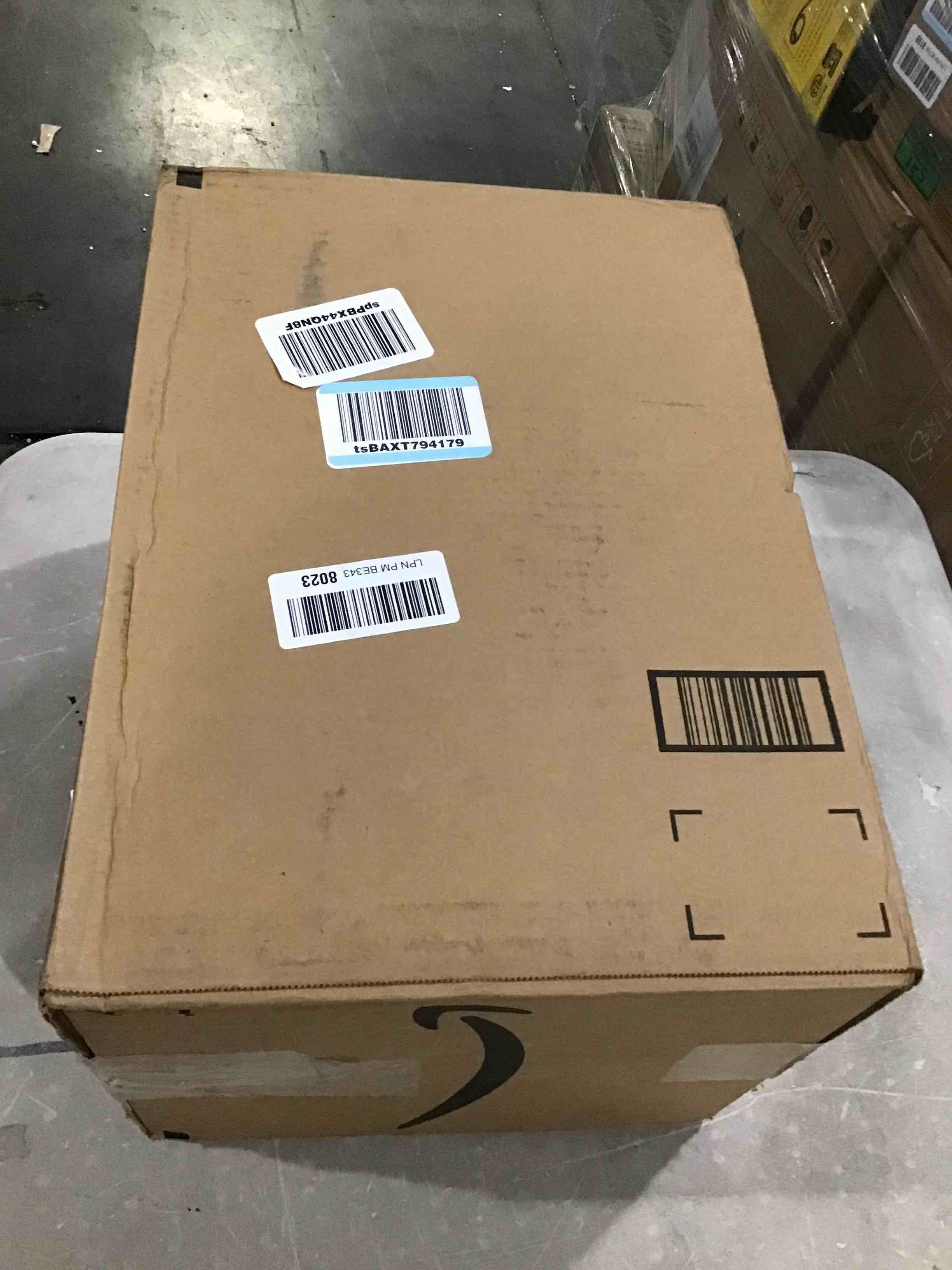 https://s3.amazonaws.com/lotting-images-prod/bidfta/YEL5854600_1728671346274.jpeg