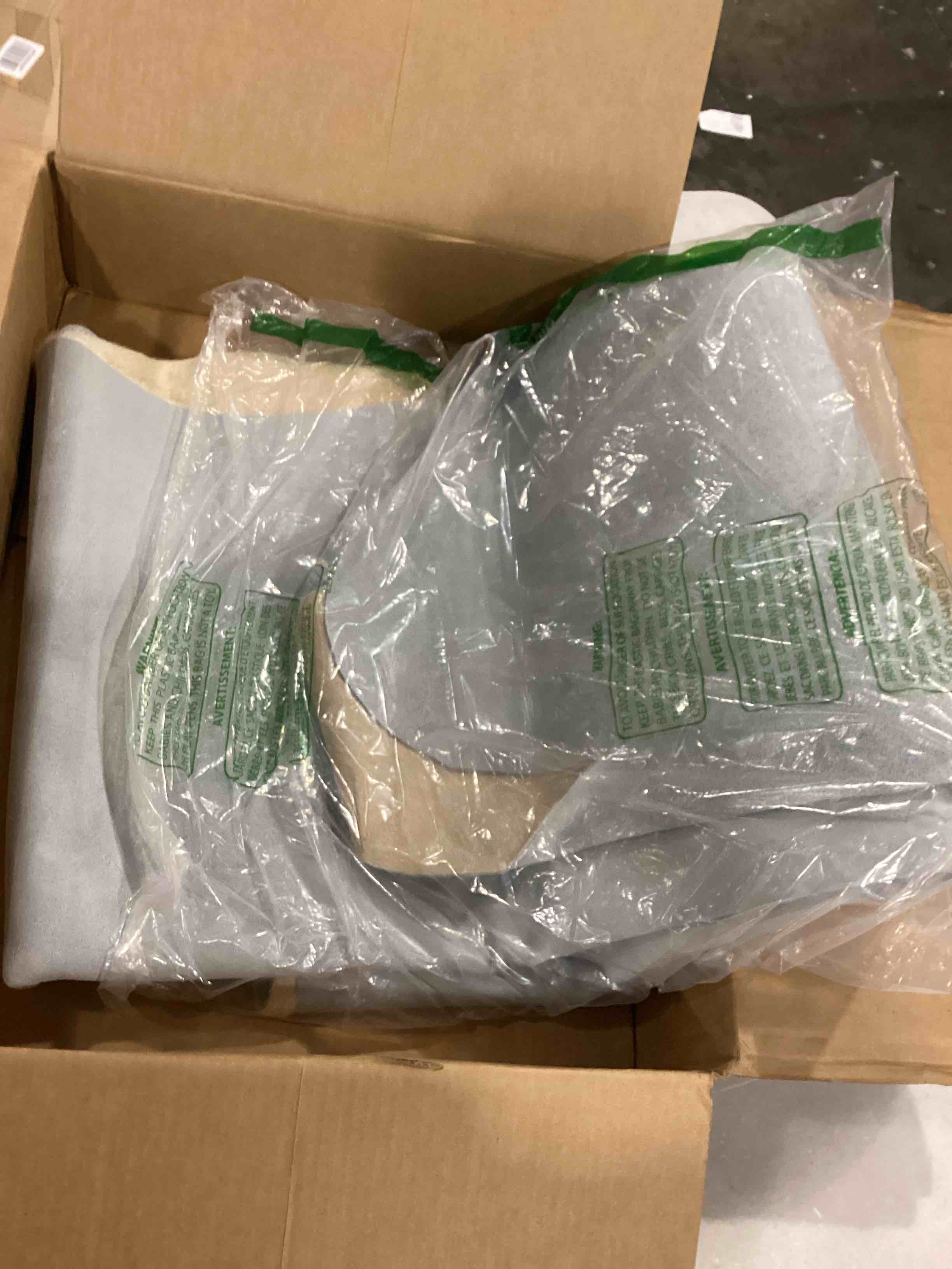 https://s3.amazonaws.com/lotting-images-prod/bidfta/YEL5855749_1726753932746.jpeg