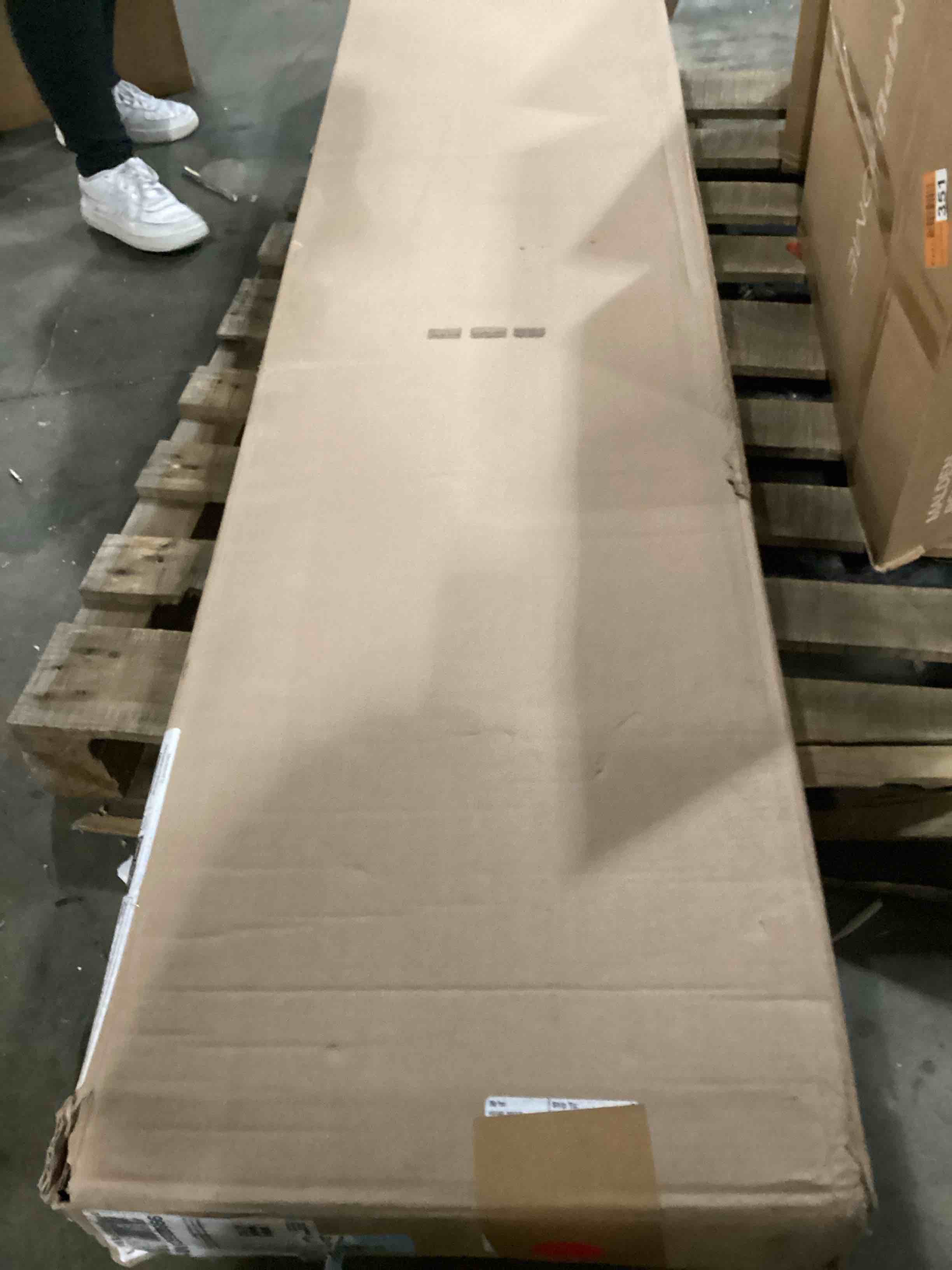 https://s3.amazonaws.com/lotting-images-prod/bidfta/YEL5857922_1728501027916.jpeg
