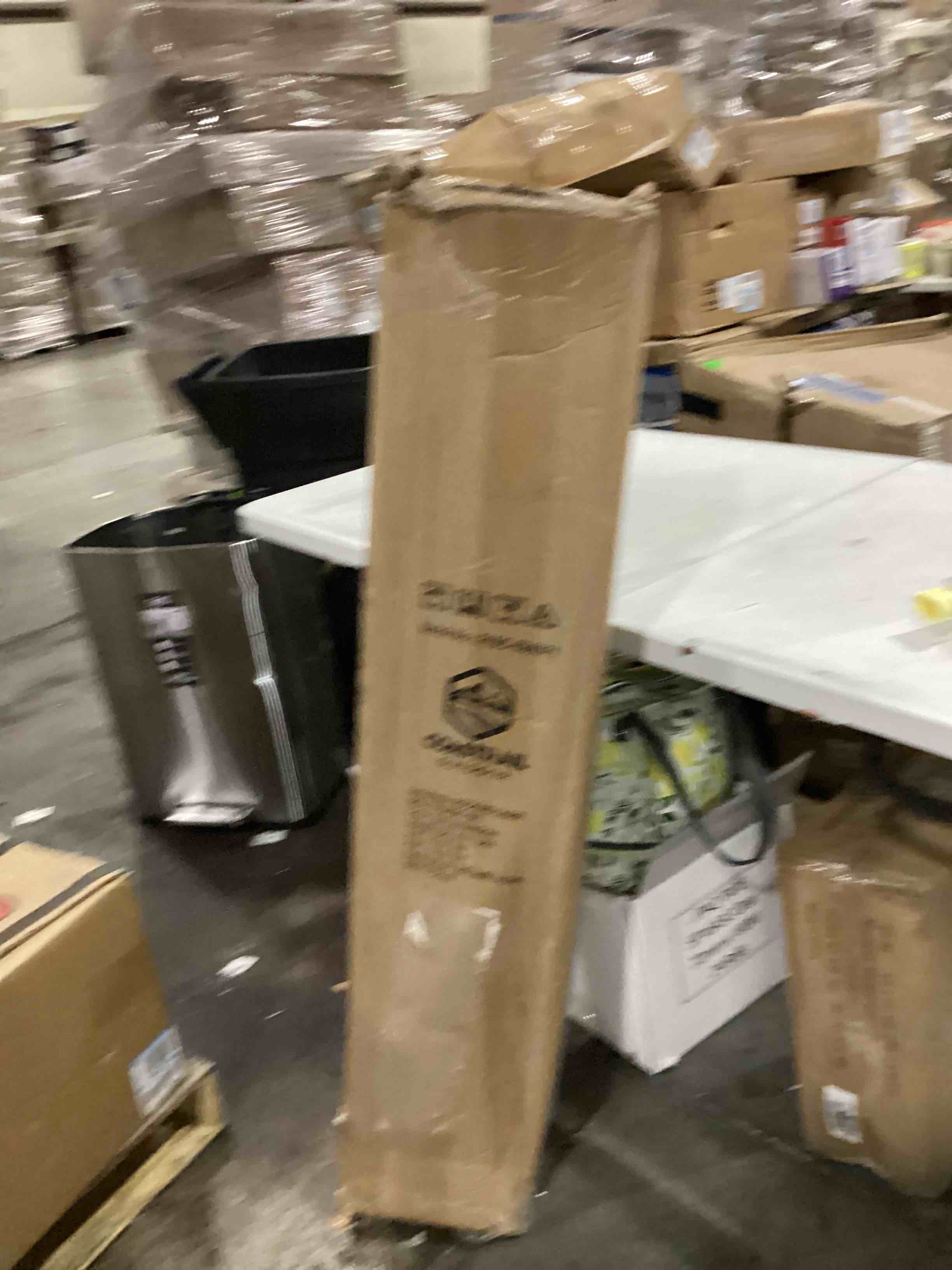 https://s3.amazonaws.com/lotting-images-prod/bidfta/YEL5857977_1721231608783.jpeg