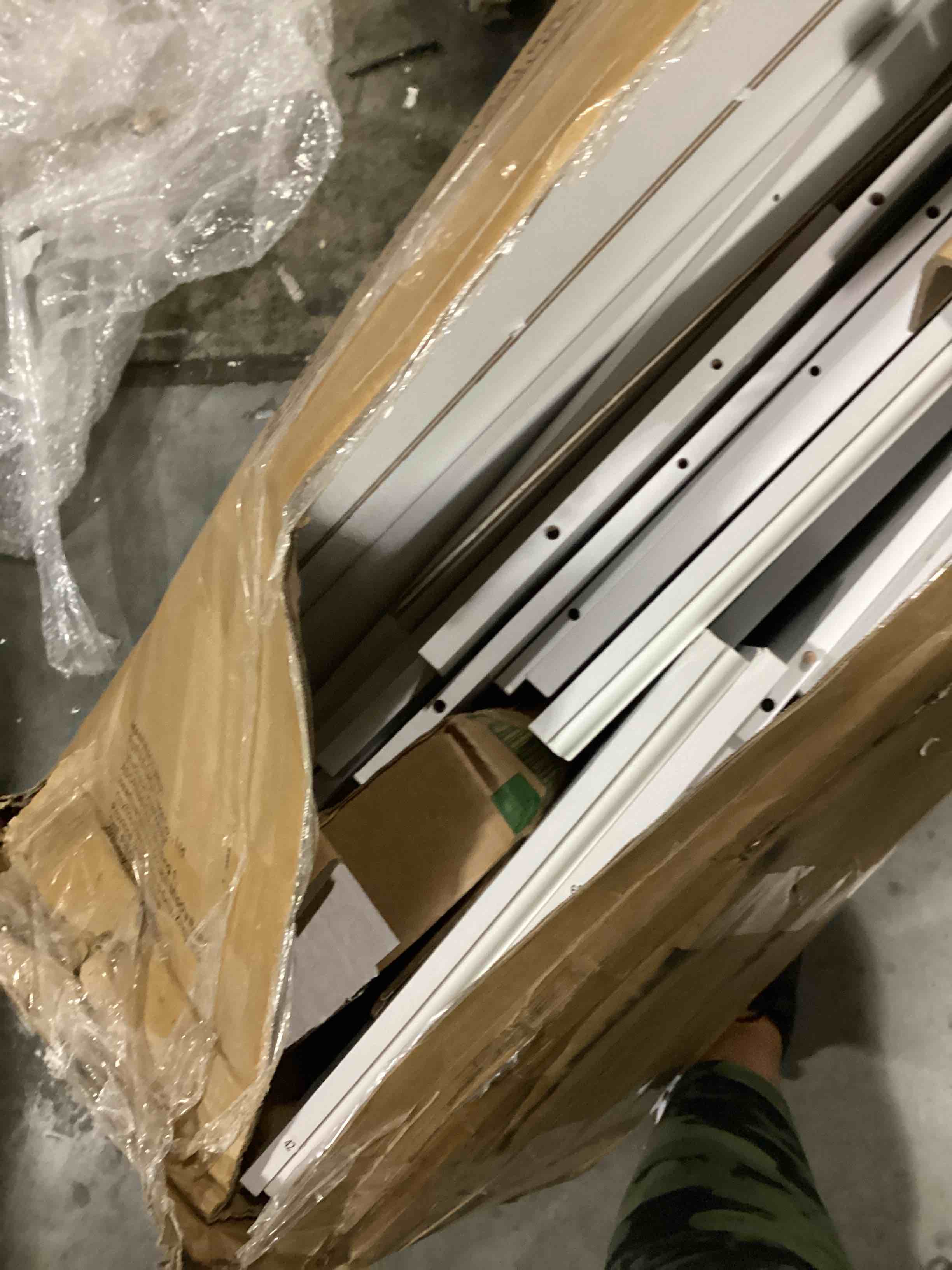 https://s3.amazonaws.com/lotting-images-prod/bidfta/YEL5858435_1721754082109.jpeg