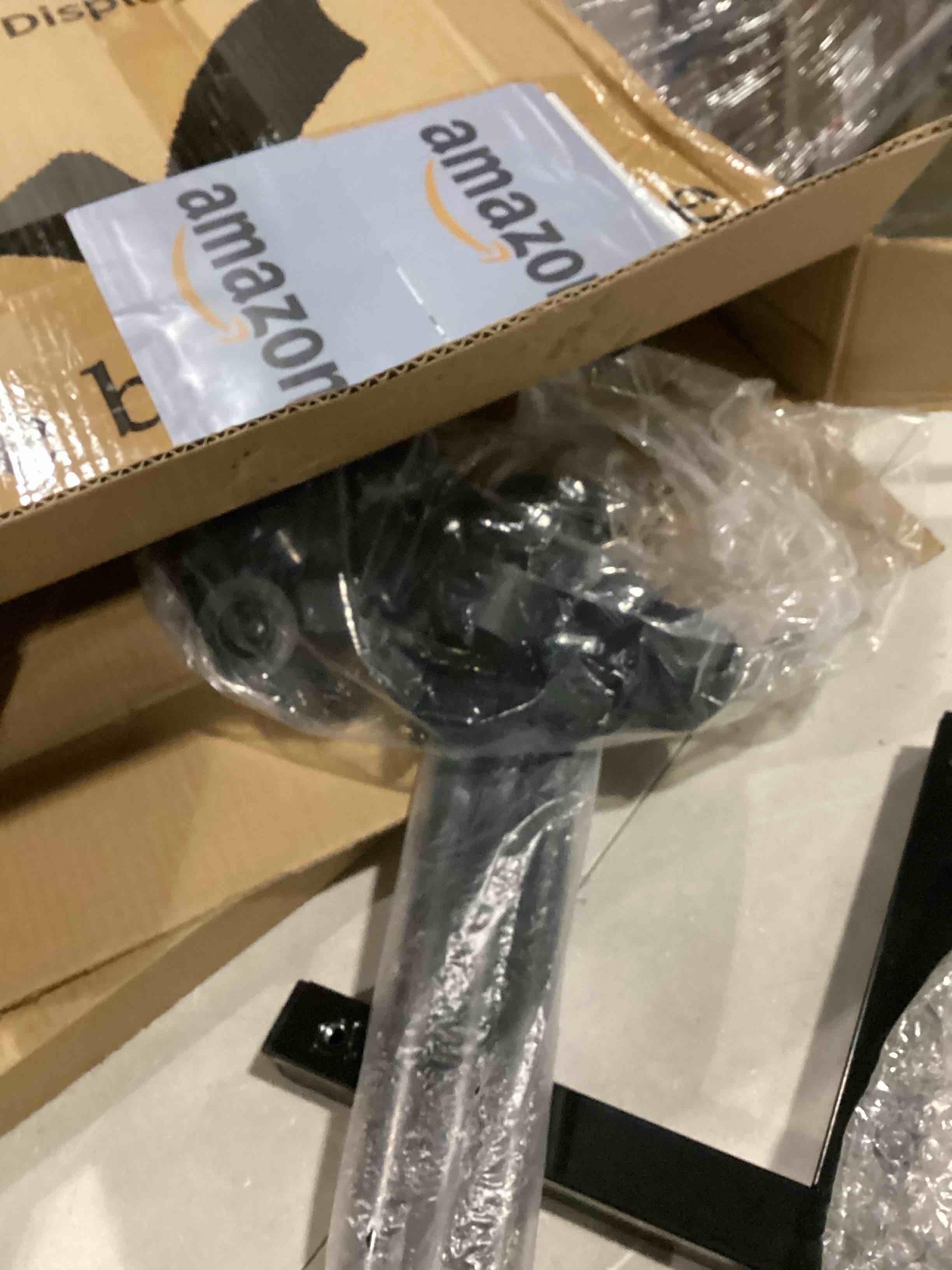 https://s3.amazonaws.com/lotting-images-prod/bidfta/YEL5858641_1721994238449.jpeg