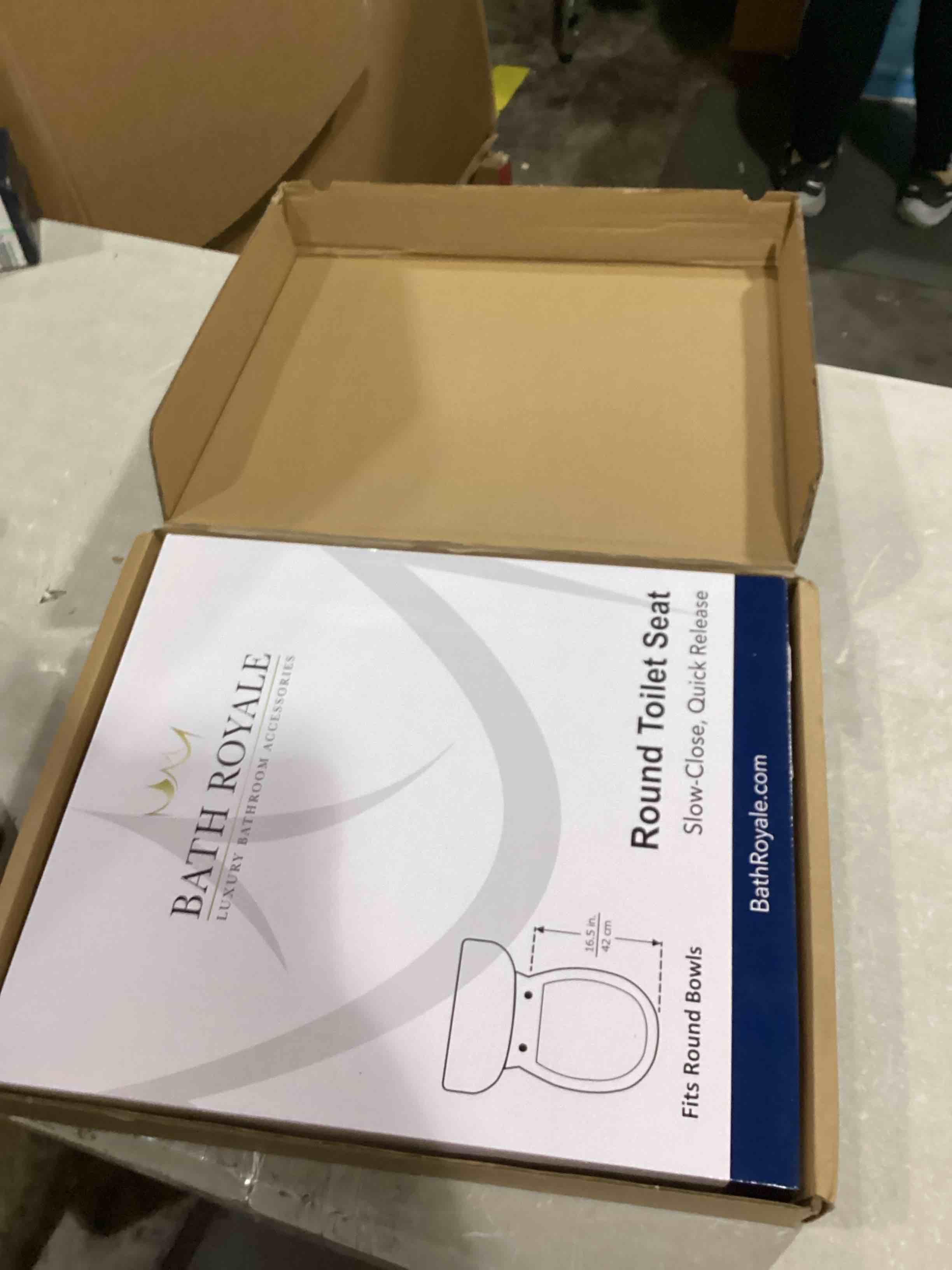 https://s3.amazonaws.com/lotting-images-prod/bidfta/YEL5859061_1723643421827.jpeg