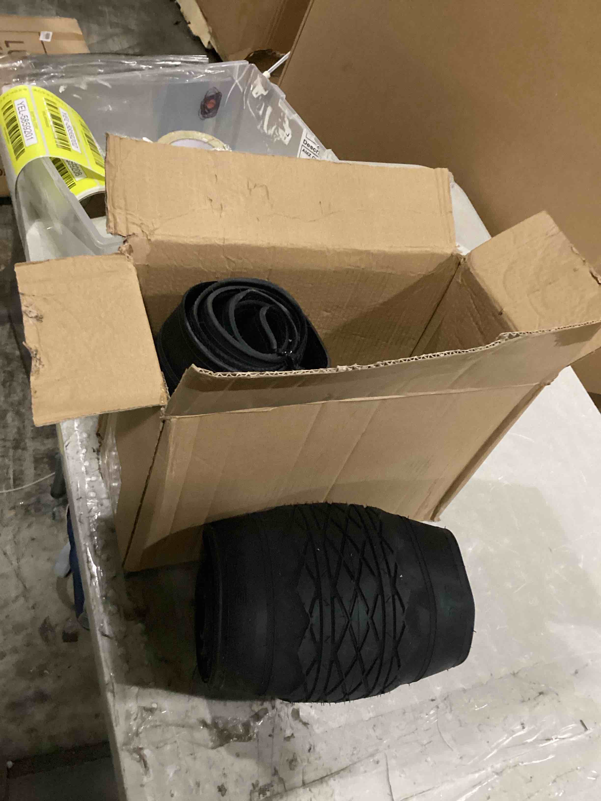 https://s3.amazonaws.com/lotting-images-prod/bidfta/YEL5859200_1723724434779.jpeg