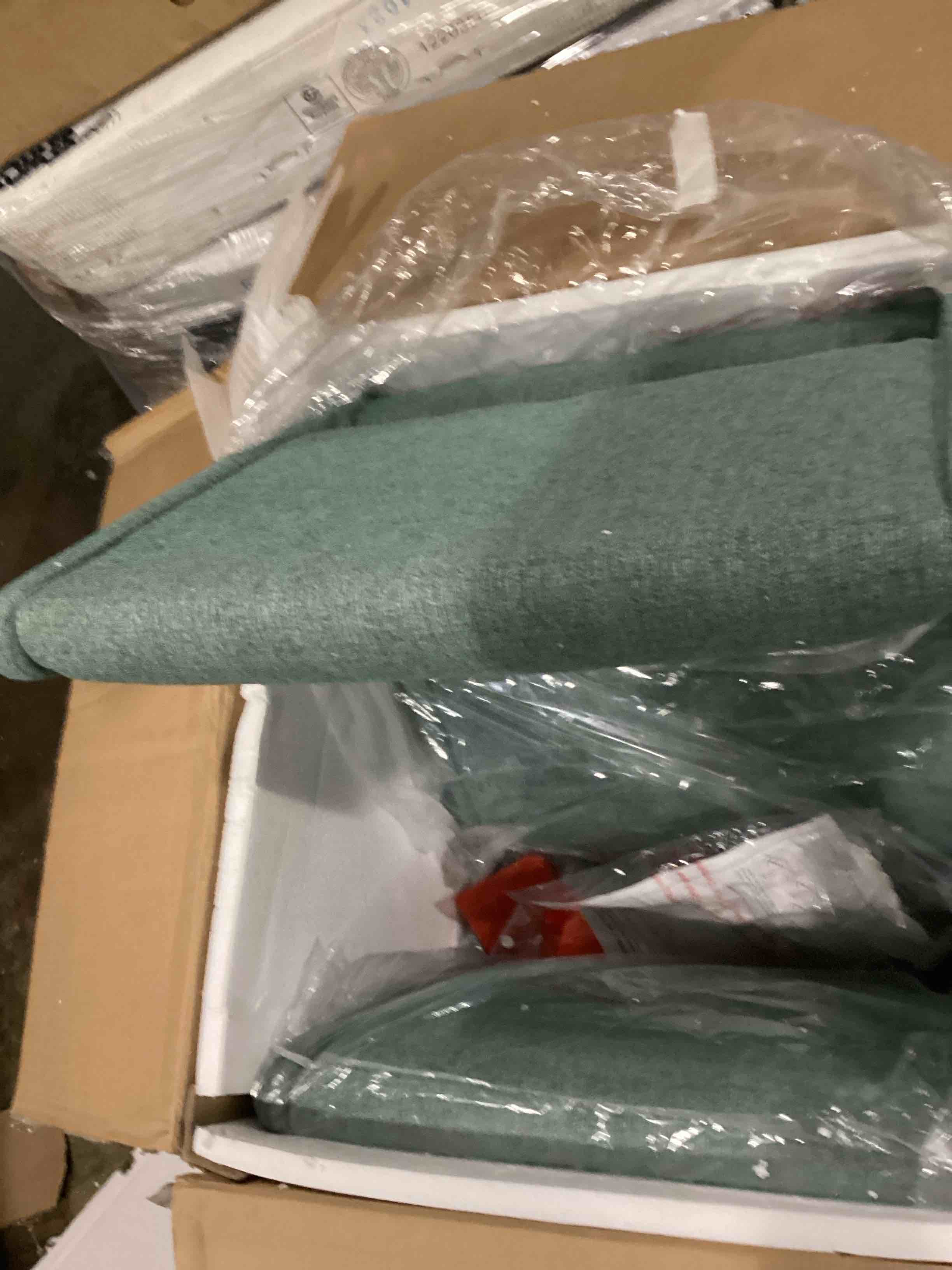 https://s3.amazonaws.com/lotting-images-prod/bidfta/YEL5860272_1720809777078.jpeg