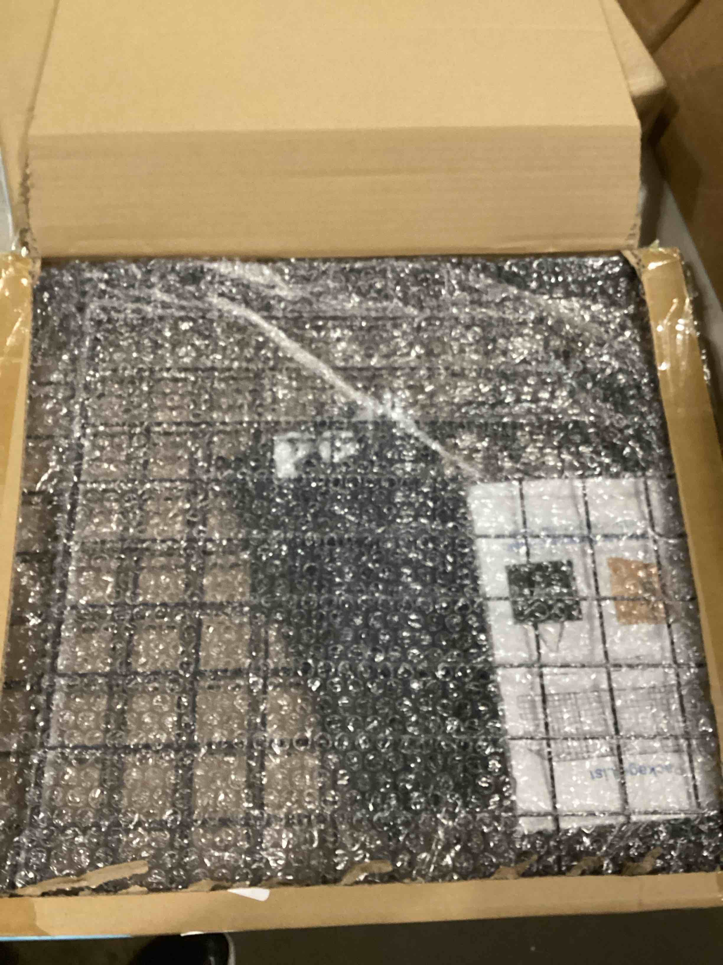https://s3.amazonaws.com/lotting-images-prod/bidfta/YEL5860291_1720697728666.jpeg