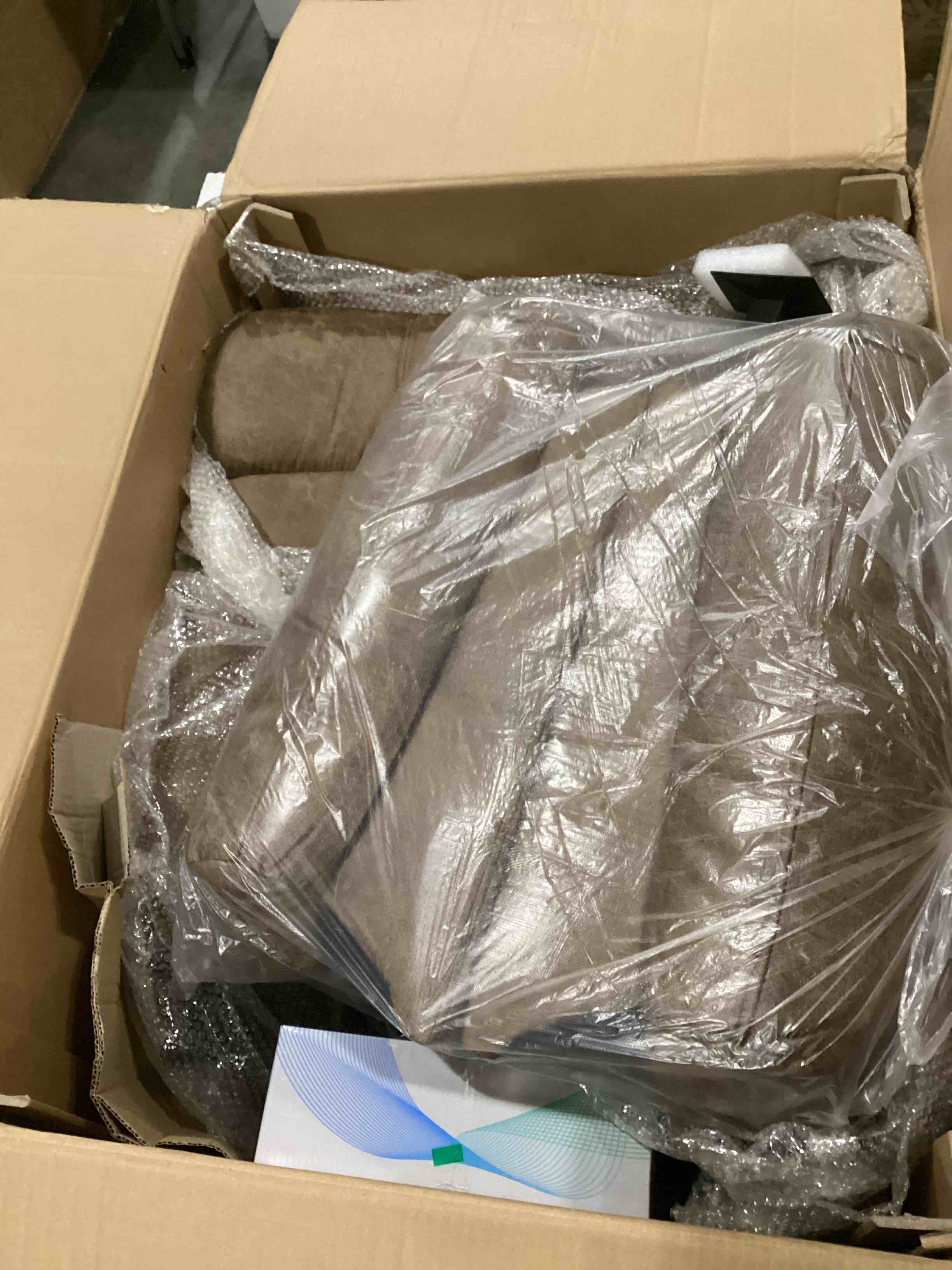 https://s3.amazonaws.com/lotting-images-prod/bidfta/YEL5860603_1720806805409.jpeg