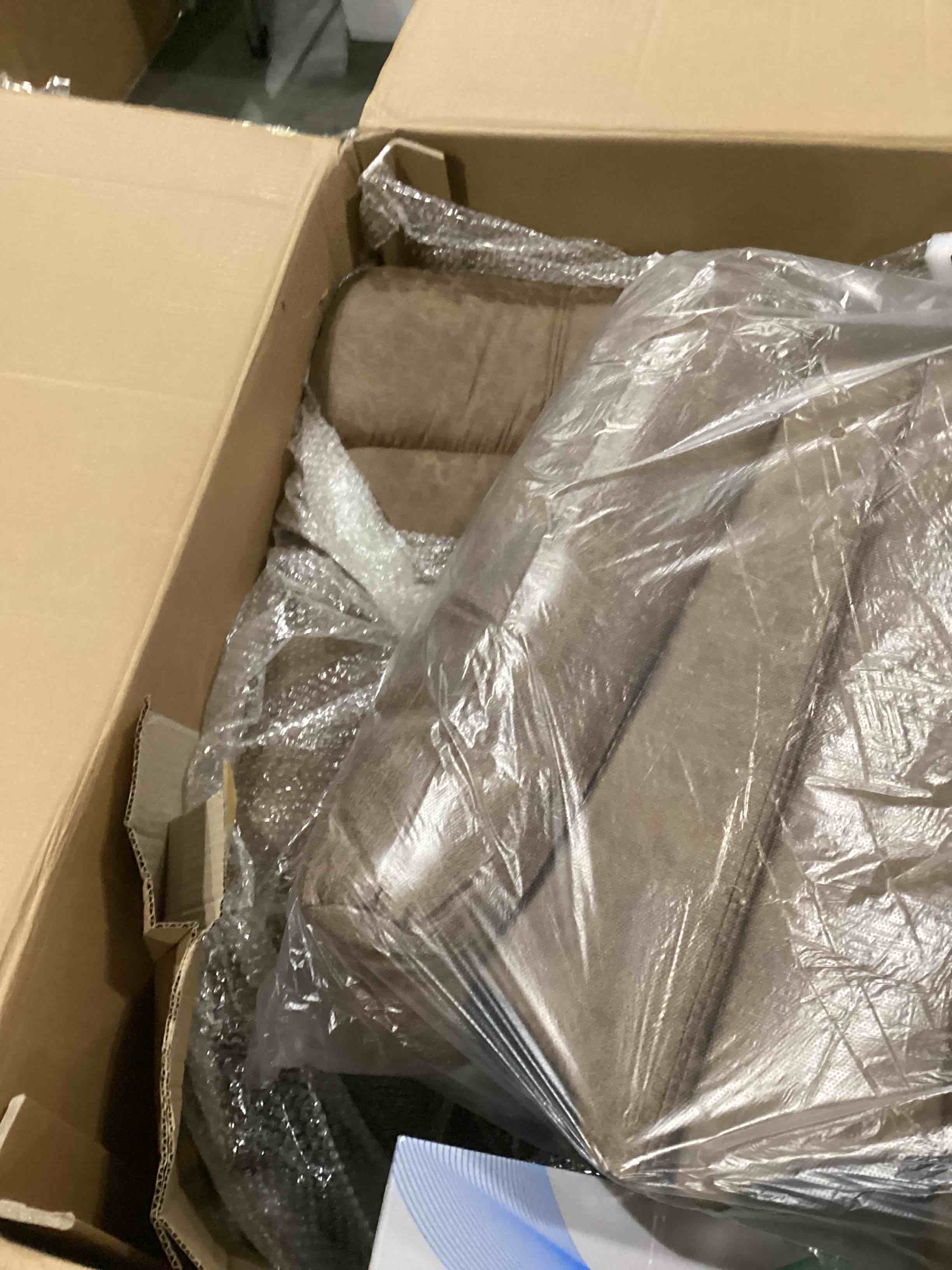 https://s3.amazonaws.com/lotting-images-prod/bidfta/YEL5860603_1720806806880.jpeg