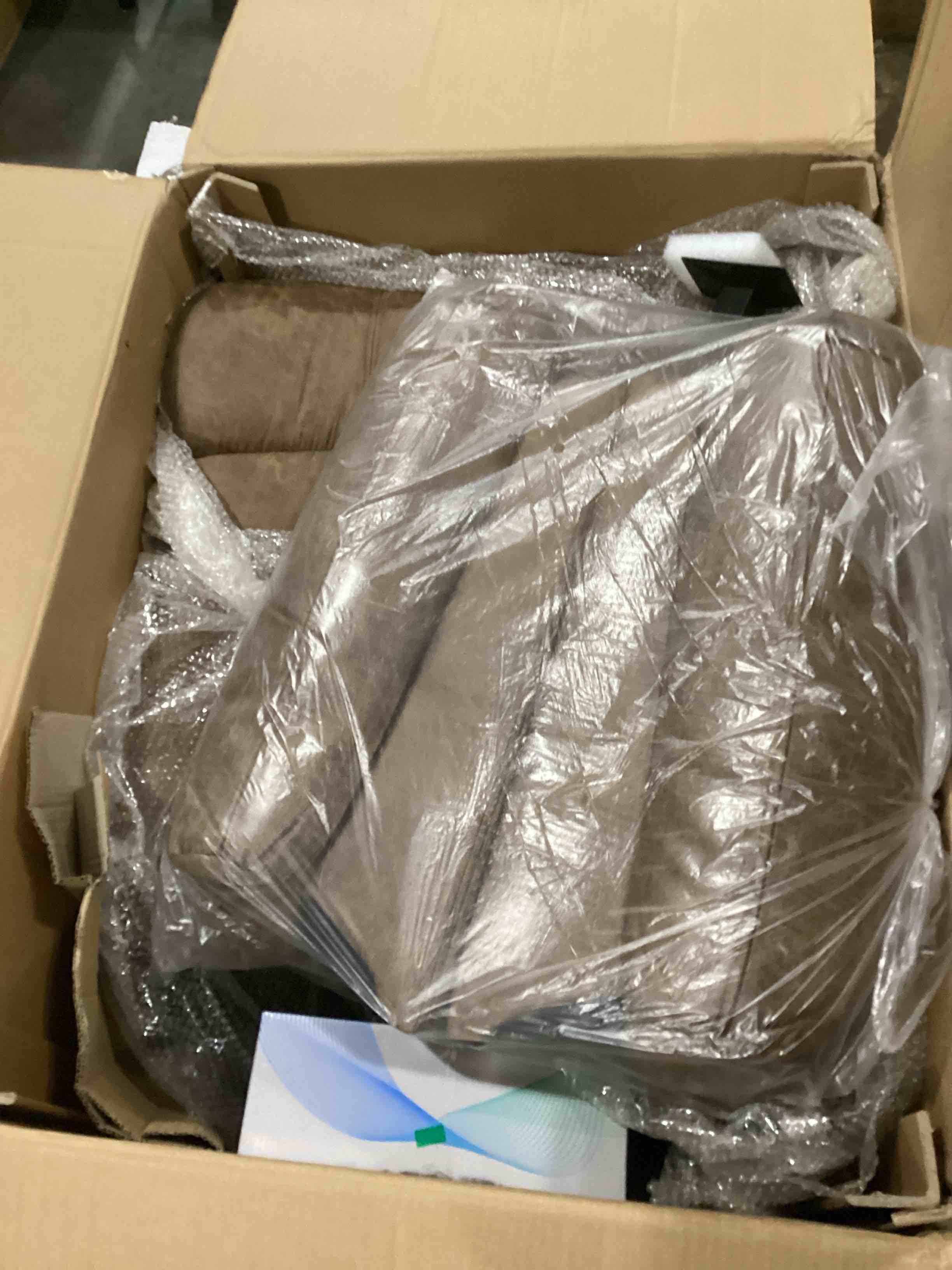 https://s3.amazonaws.com/lotting-images-prod/bidfta/YEL5860603_1720806810871.jpeg