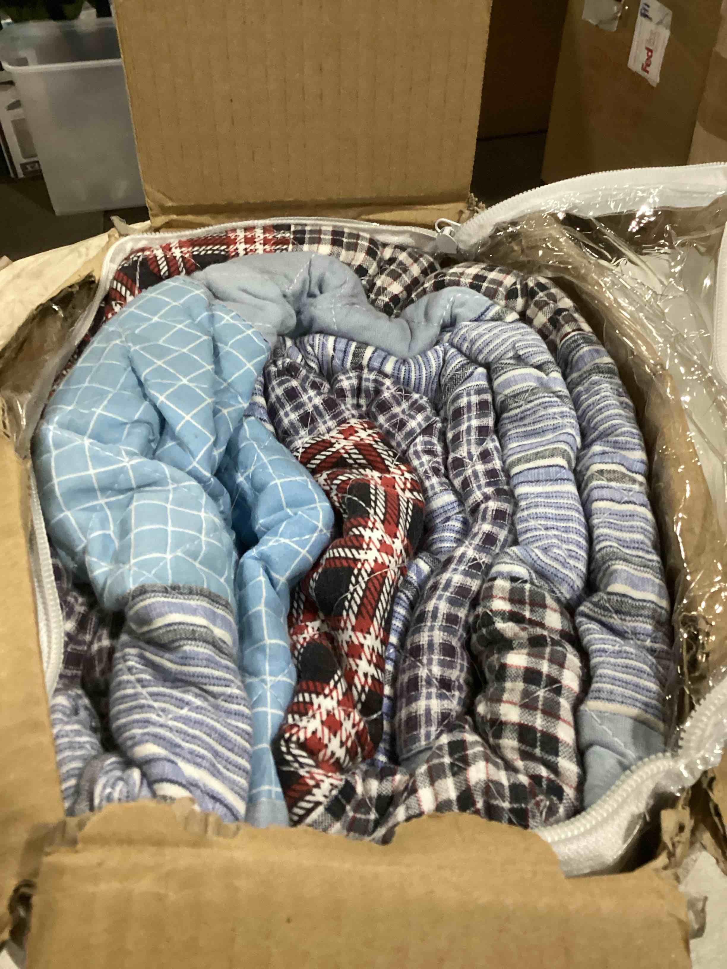 https://s3.amazonaws.com/lotting-images-prod/bidfta/YEL5860840_1721215556229.jpeg