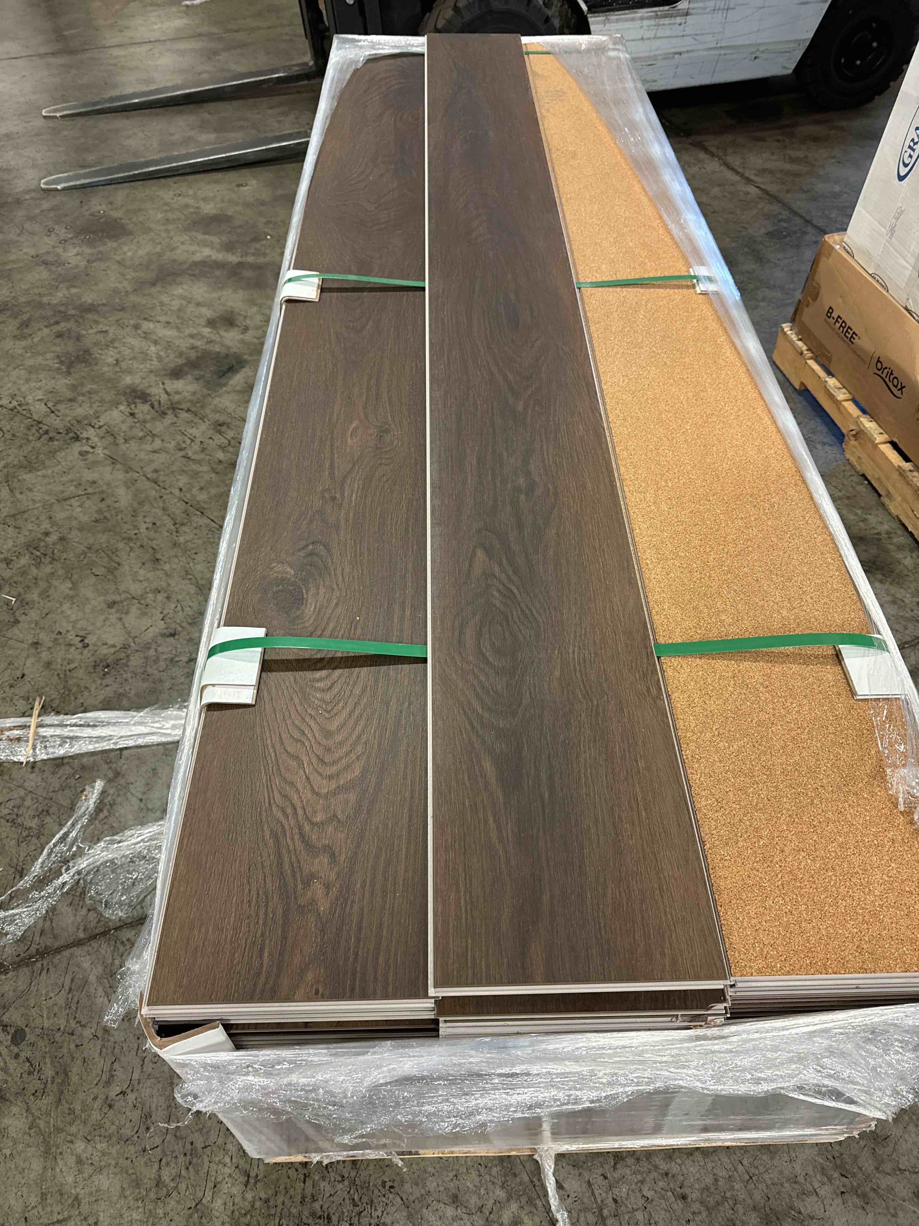 967.44 sq ft 9x89 8mm vinyl flooring with attached pad your bid per sq ft 