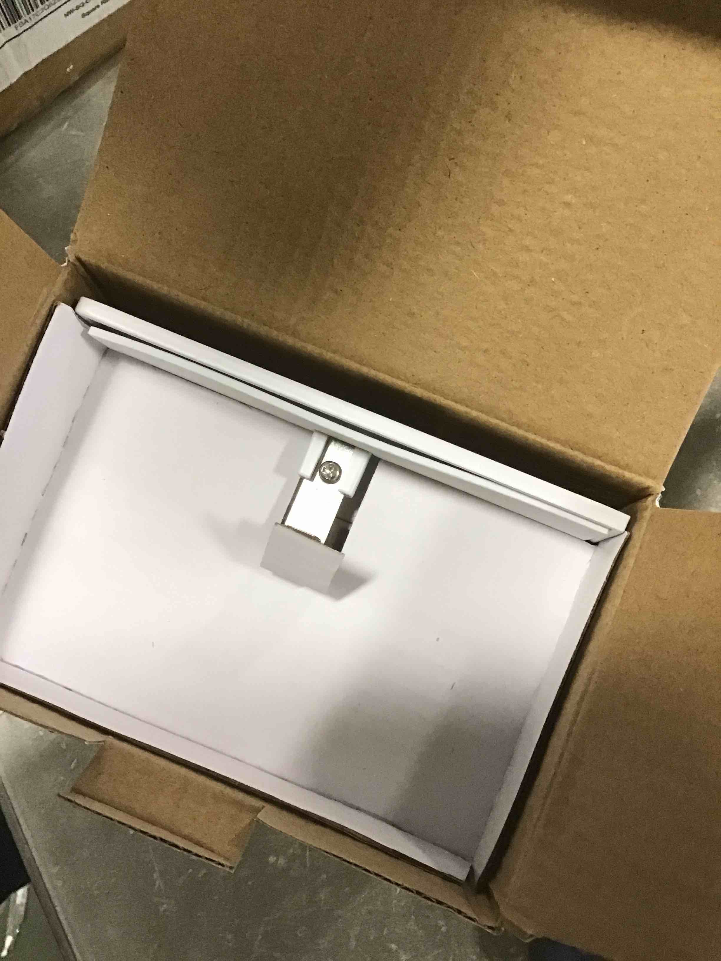 https://s3.amazonaws.com/lotting-images-prod/bidfta/YEL5904169_1711197073005.jpeg