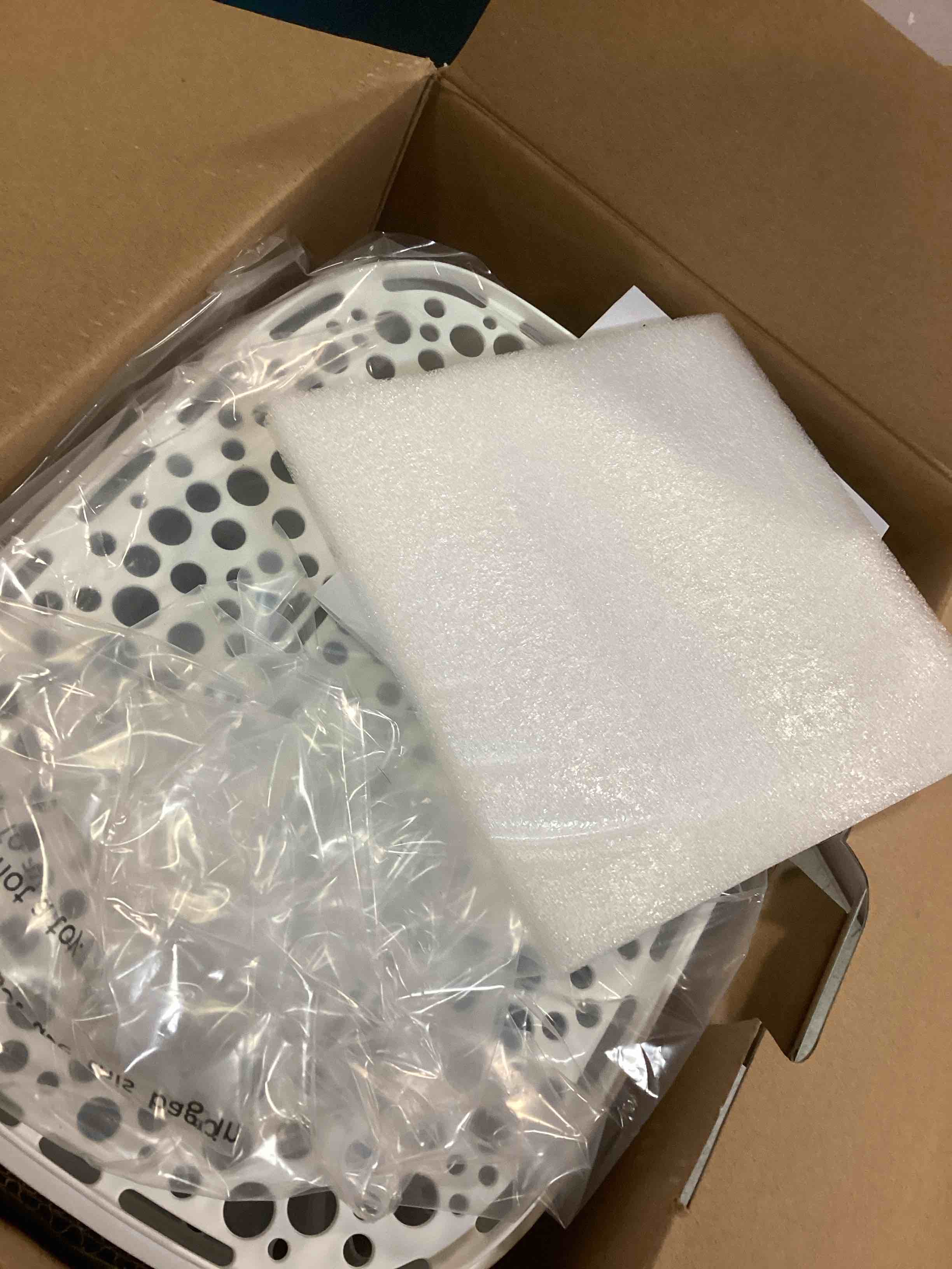 https://s3.amazonaws.com/lotting-images-prod/bidfta/YEL5904752_1710940809952.jpeg