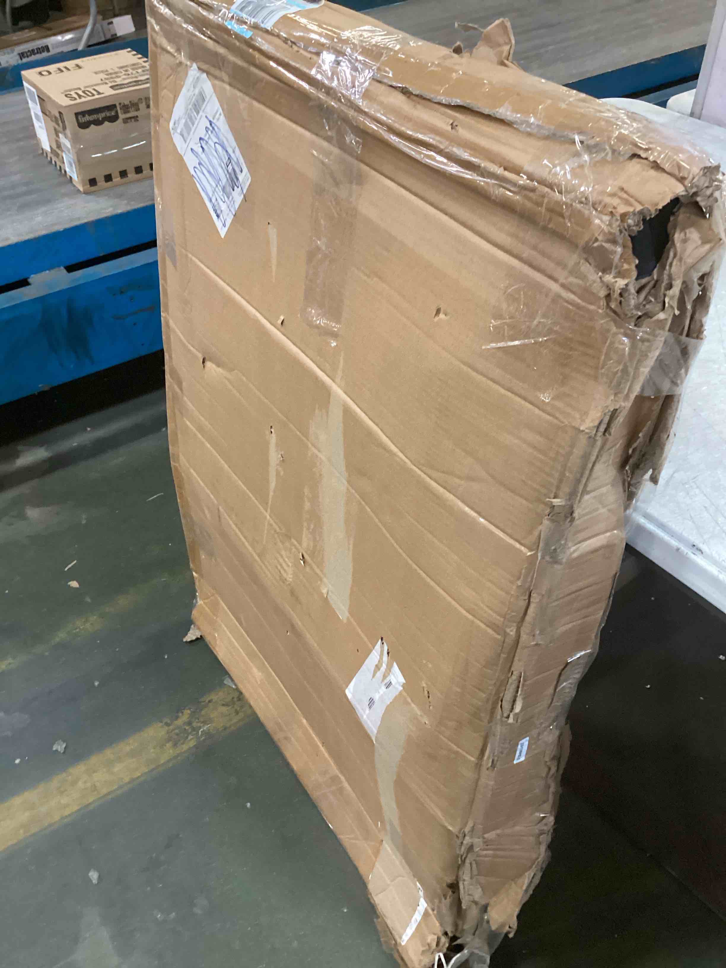 https://s3.amazonaws.com/lotting-images-prod/bidfta/YEL5904791_1710946808878.jpeg