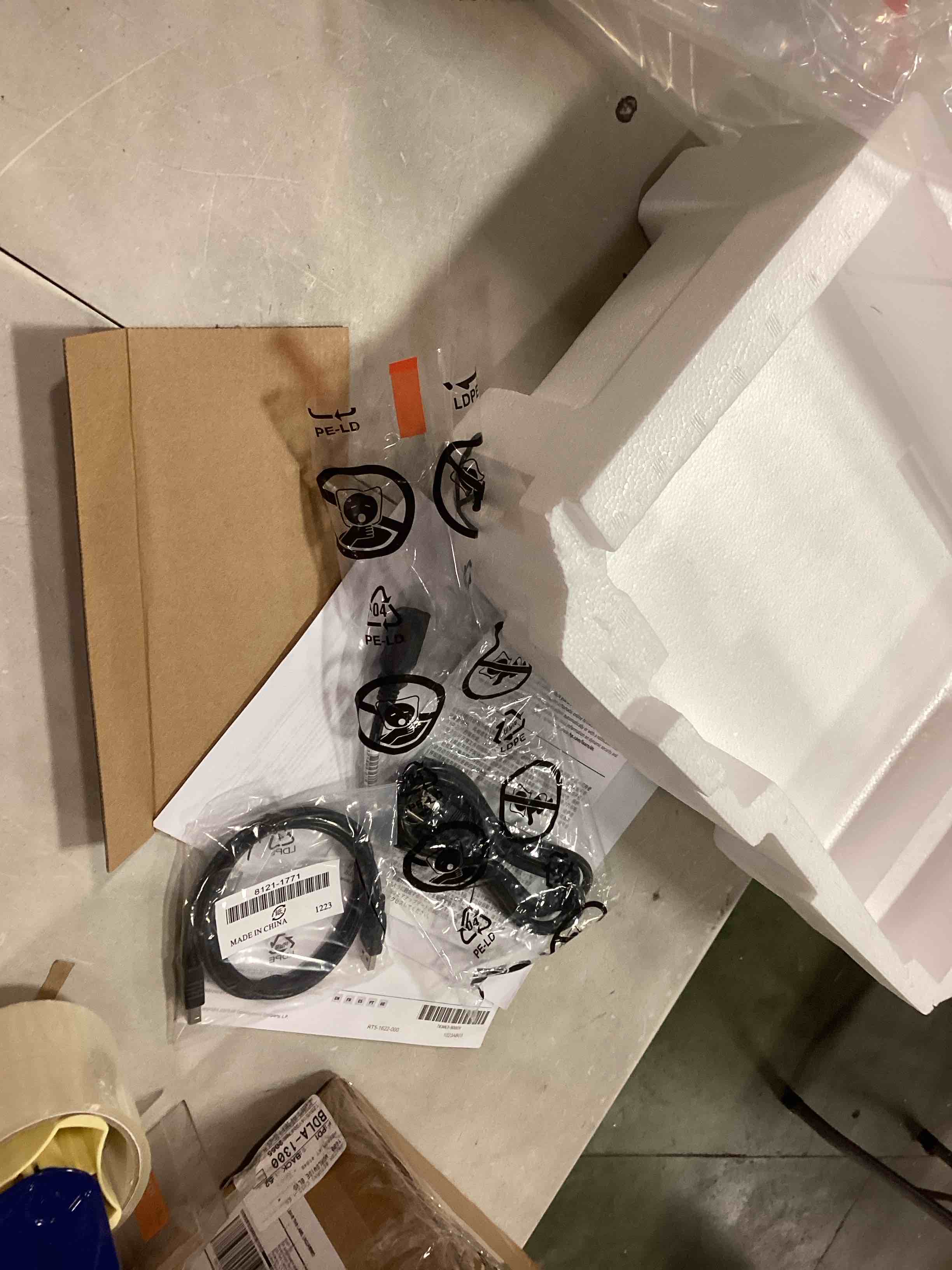 https://s3.amazonaws.com/lotting-images-prod/bidfta/YEL5906098_1711389458692.jpeg