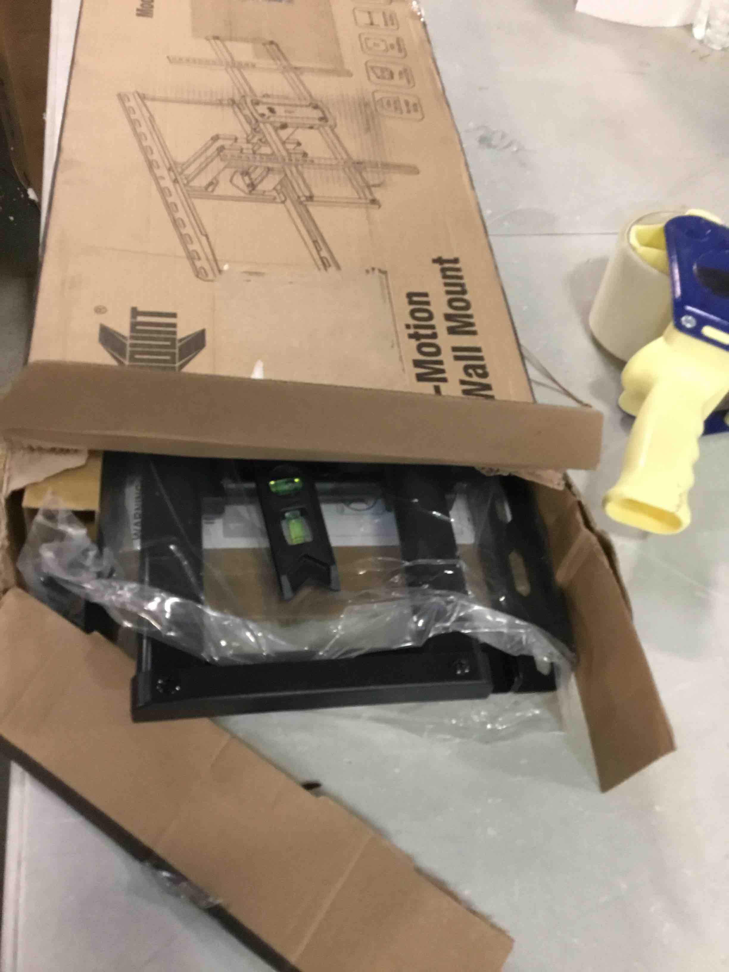 https://s3.amazonaws.com/lotting-images-prod/bidfta/YEL5908042_1711459375748.jpeg
