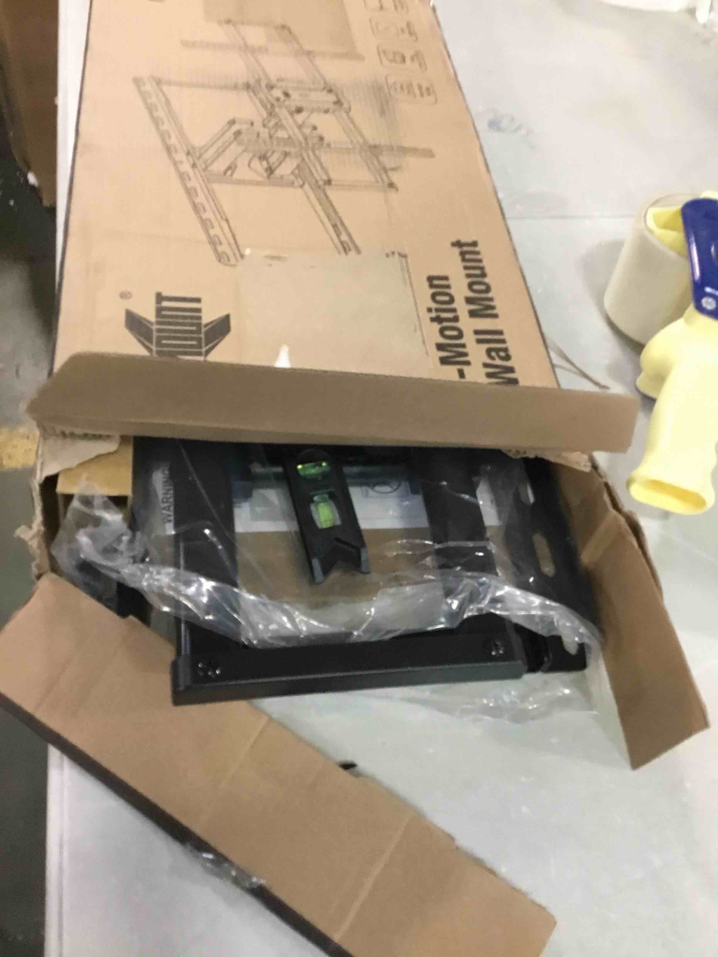 https://s3.amazonaws.com/lotting-images-prod/bidfta/YEL5908042_1711459376873.jpeg