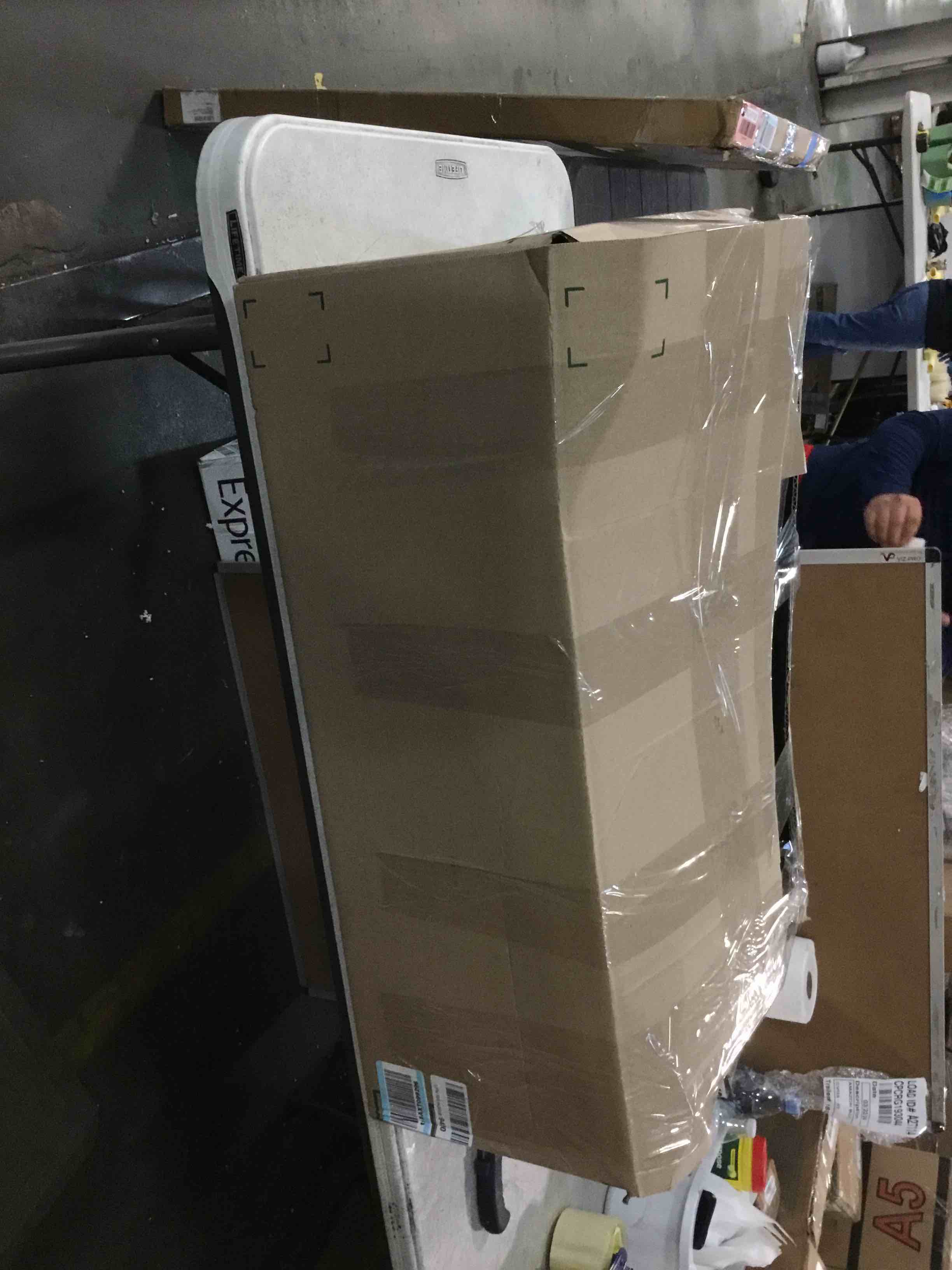 https://s3.amazonaws.com/lotting-images-prod/bidfta/YEL5908209_1711540834686.jpeg