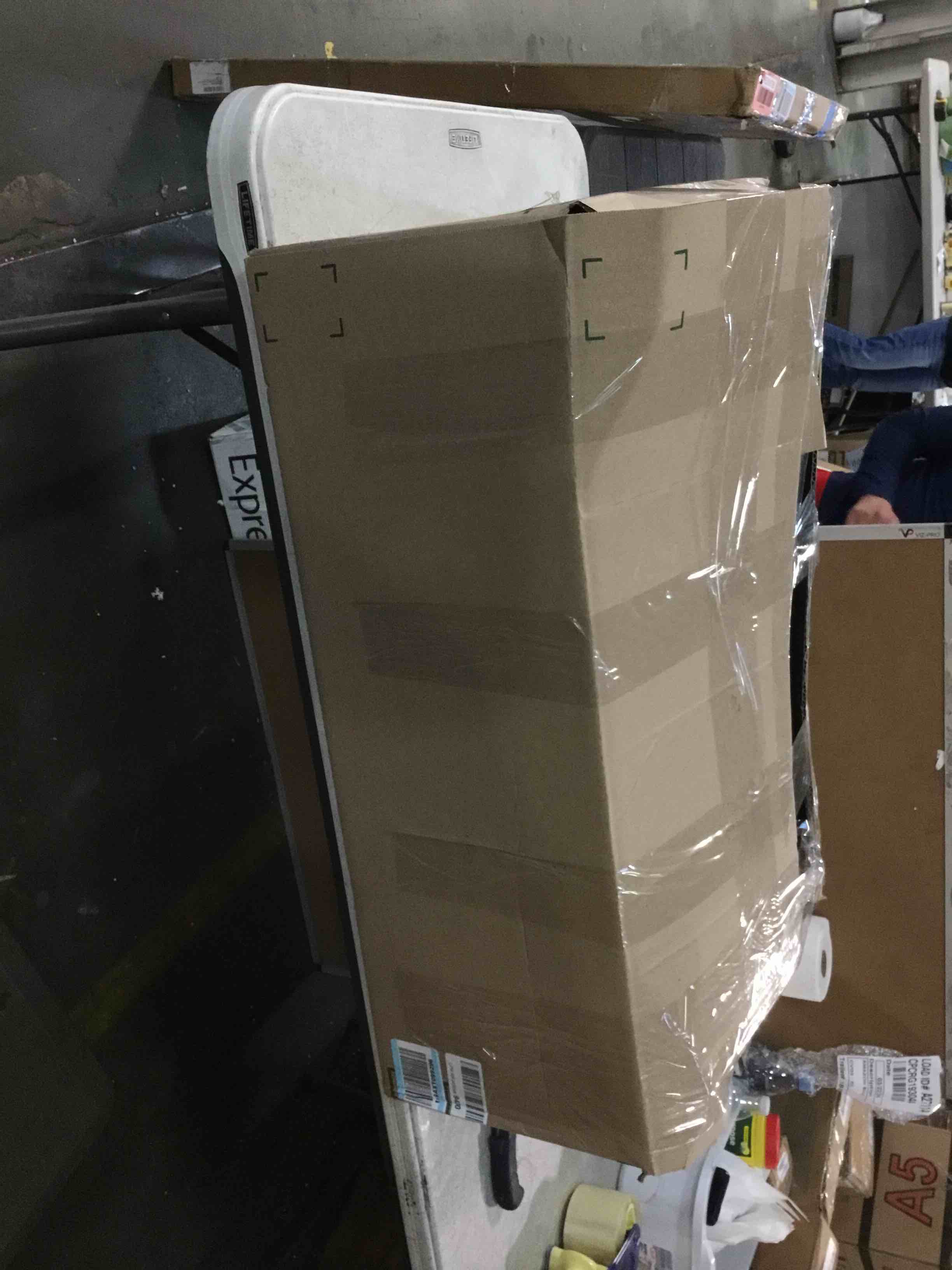 https://s3.amazonaws.com/lotting-images-prod/bidfta/YEL5908209_1711540835658.jpeg