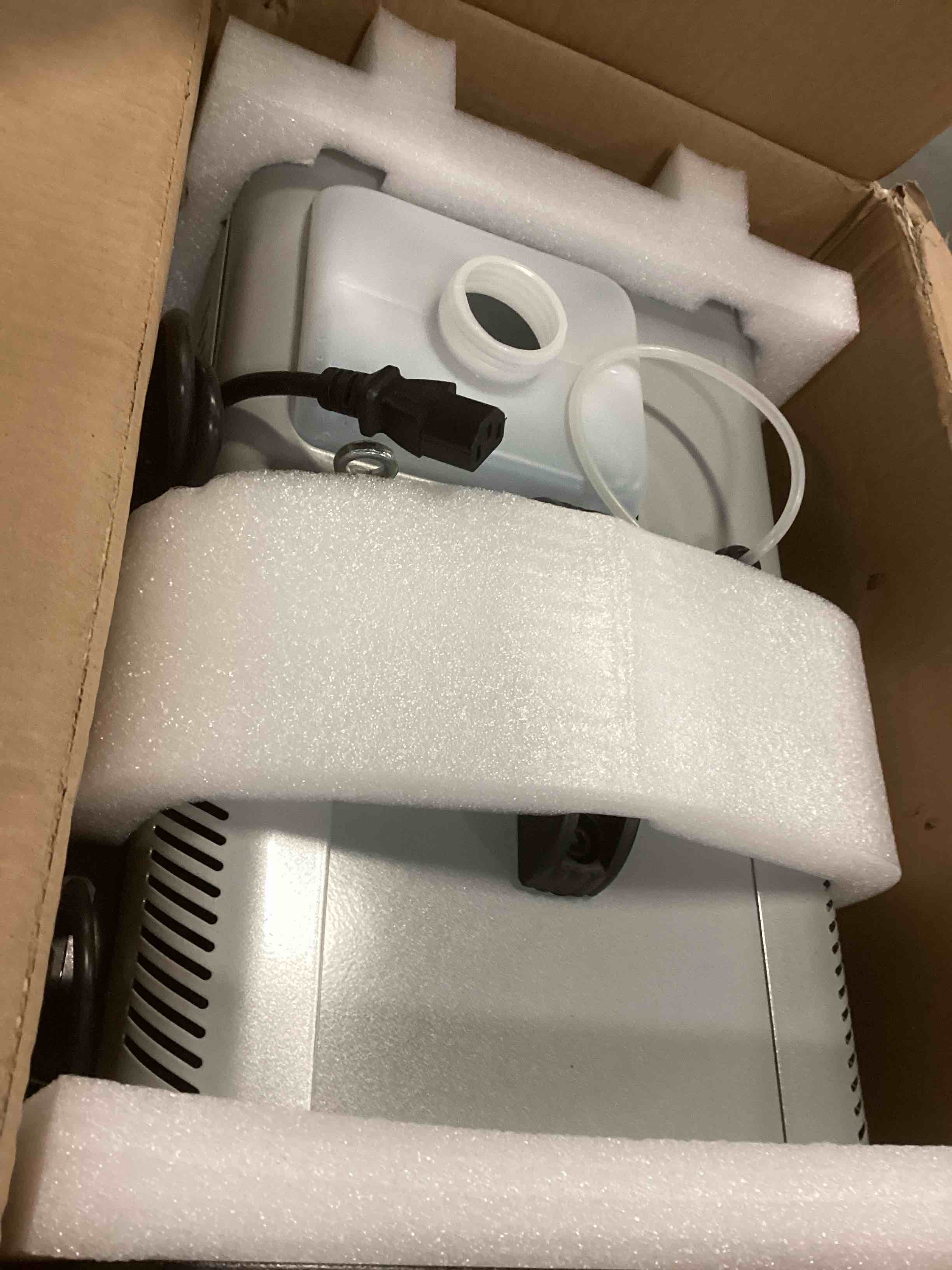 https://s3.amazonaws.com/lotting-images-prod/bidfta/YEL5909920_1711458053371.jpeg