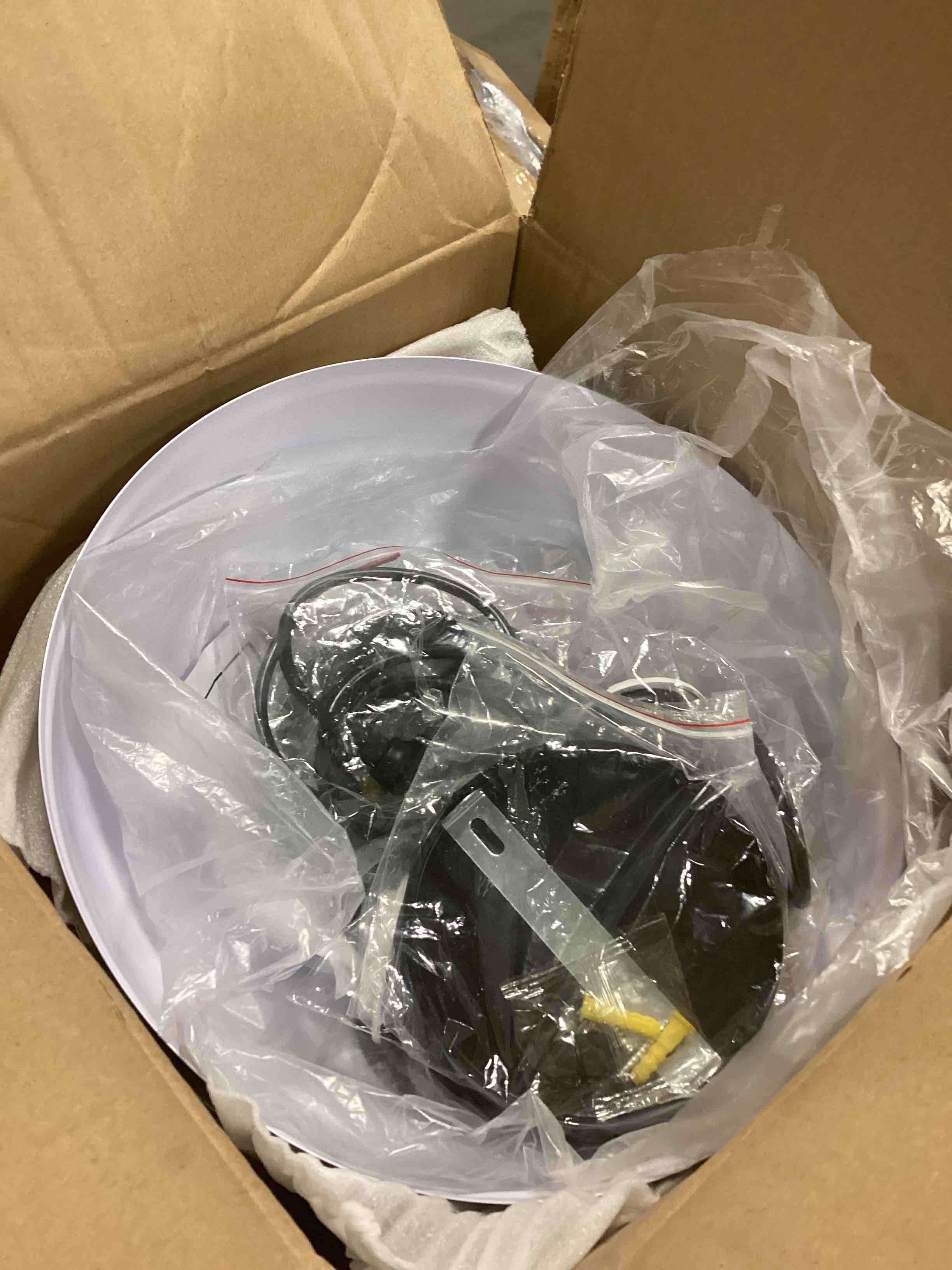 https://s3.amazonaws.com/lotting-images-prod/bidfta/YEL5909927_1711458601943.jpeg
